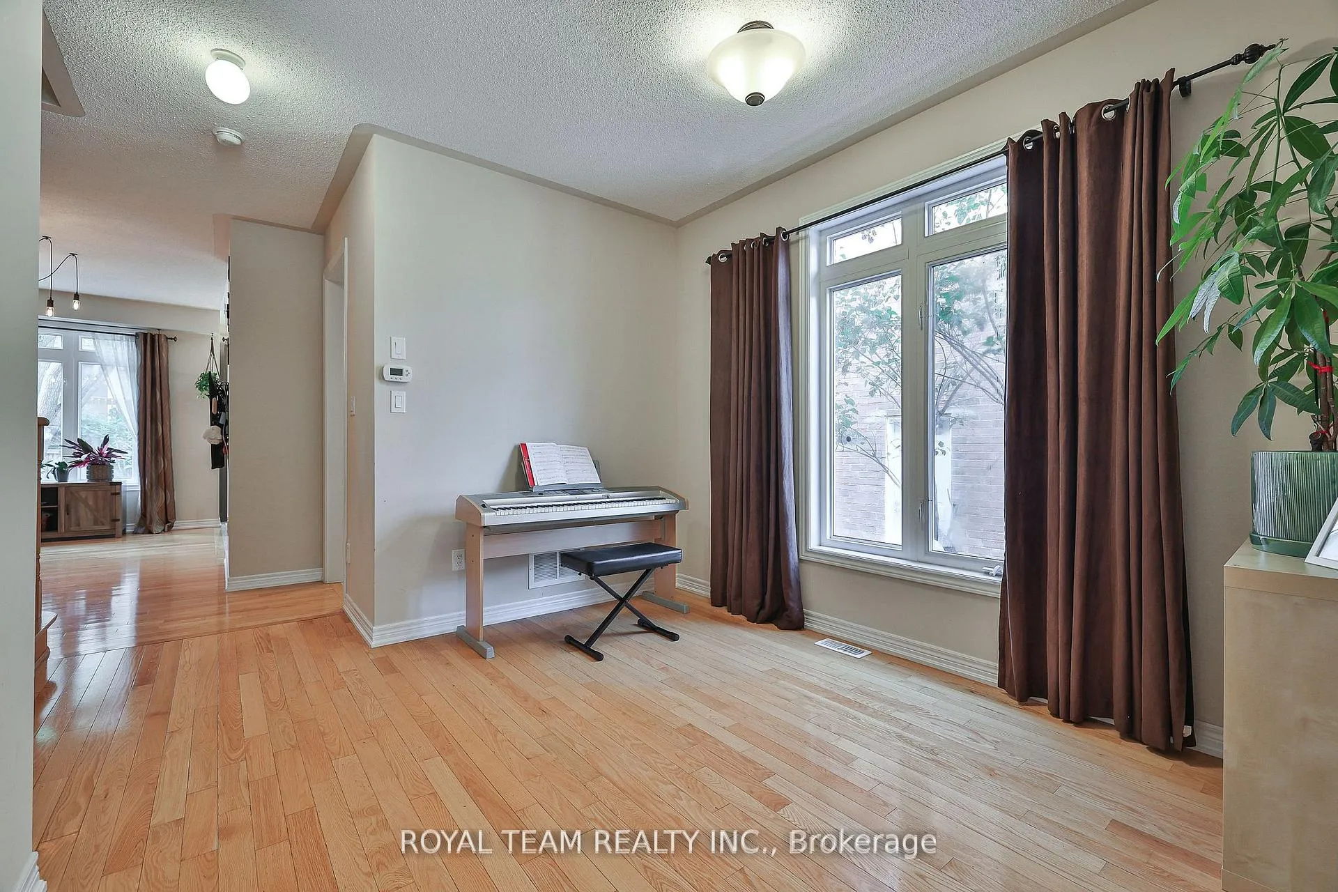 Photo 4 of 76 Degas Drive, Vaughan, Patterson — HOMEH