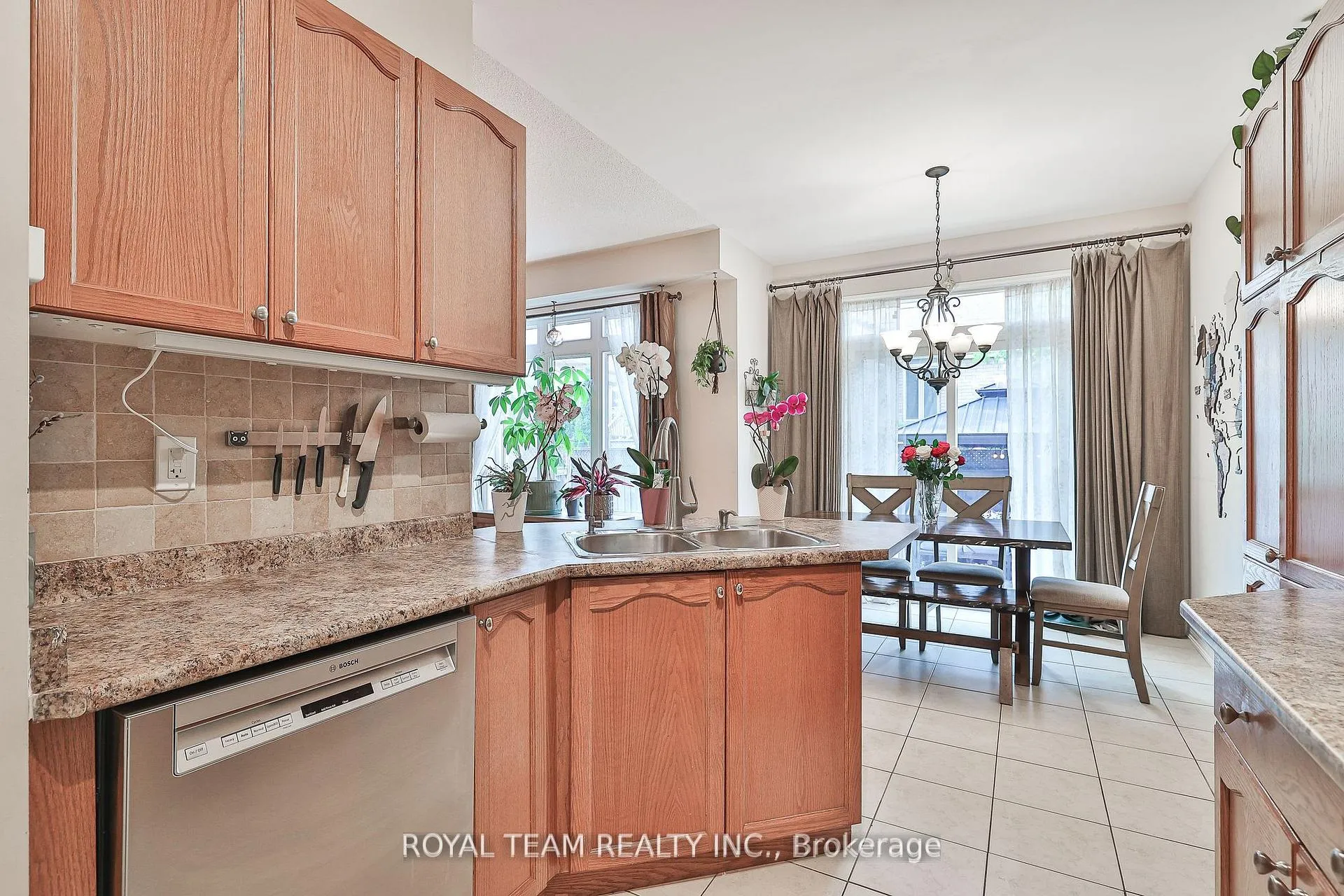 Photo 8 of 76 Degas Drive, Vaughan, Patterson — HOMEH
