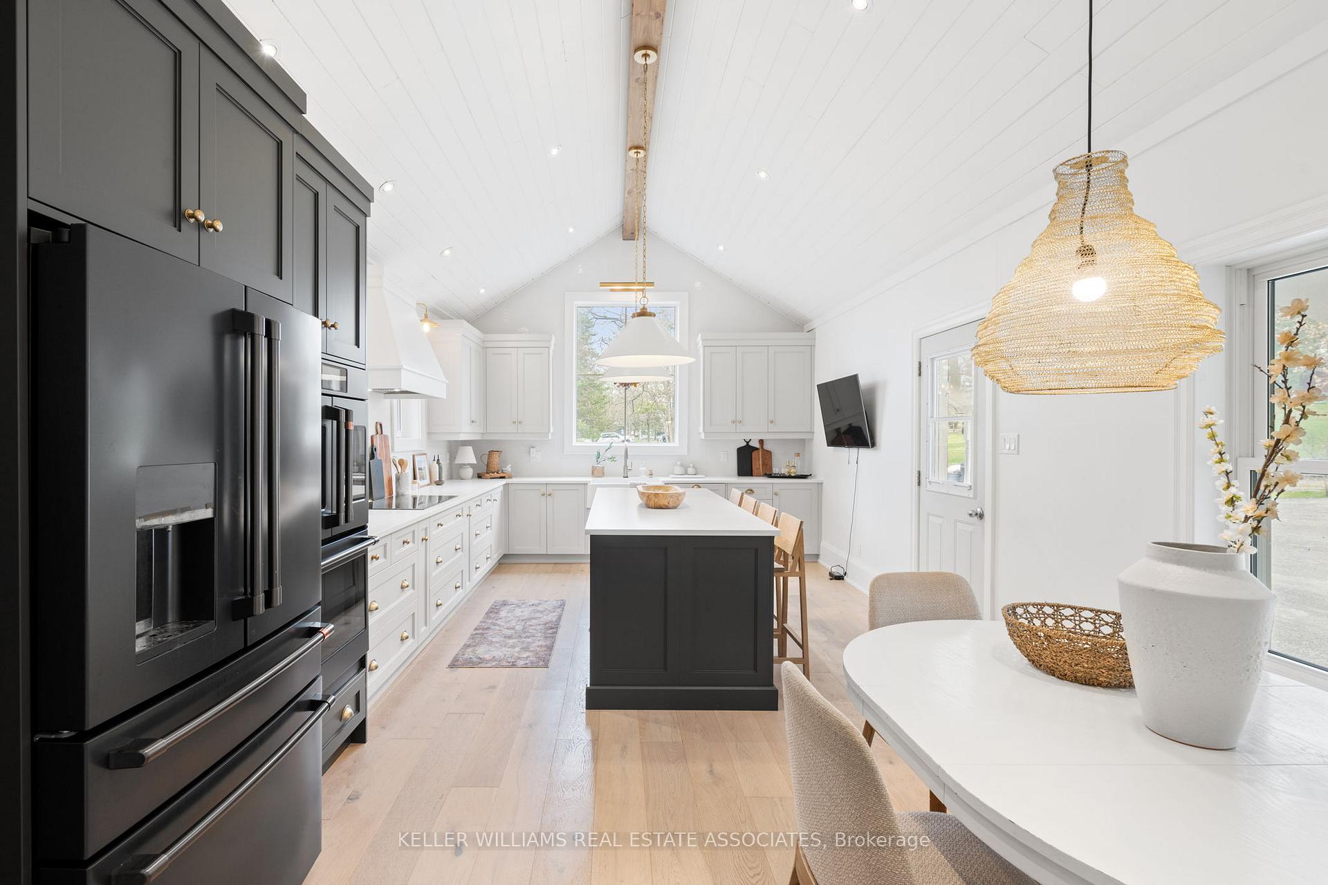 Photo 10 of 6 Scott Court, Uxbridge, Rural Uxbridge — HOMEH