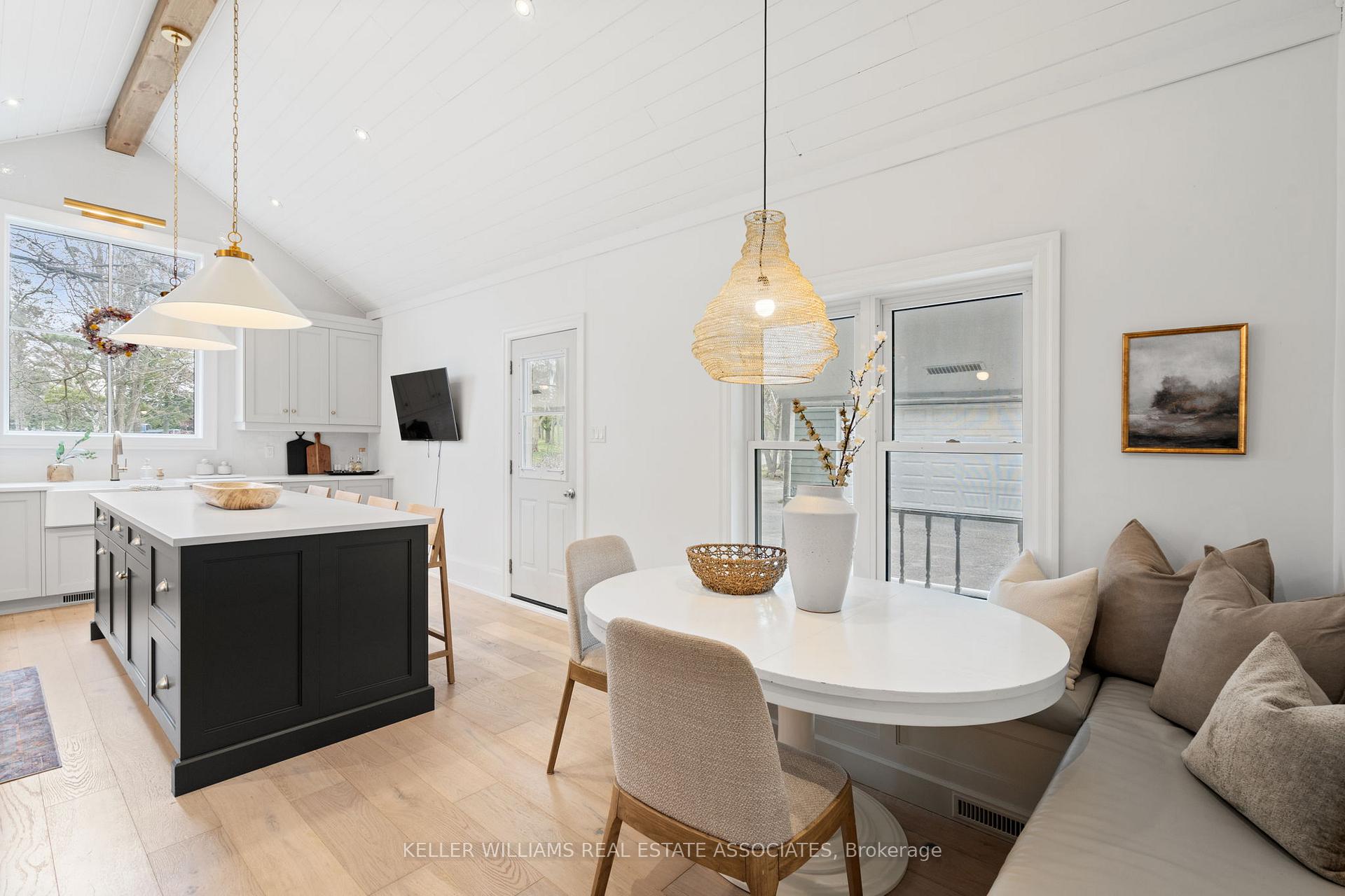 Photo 11 of 6 Scott Court, Uxbridge, Rural Uxbridge — HOMEH