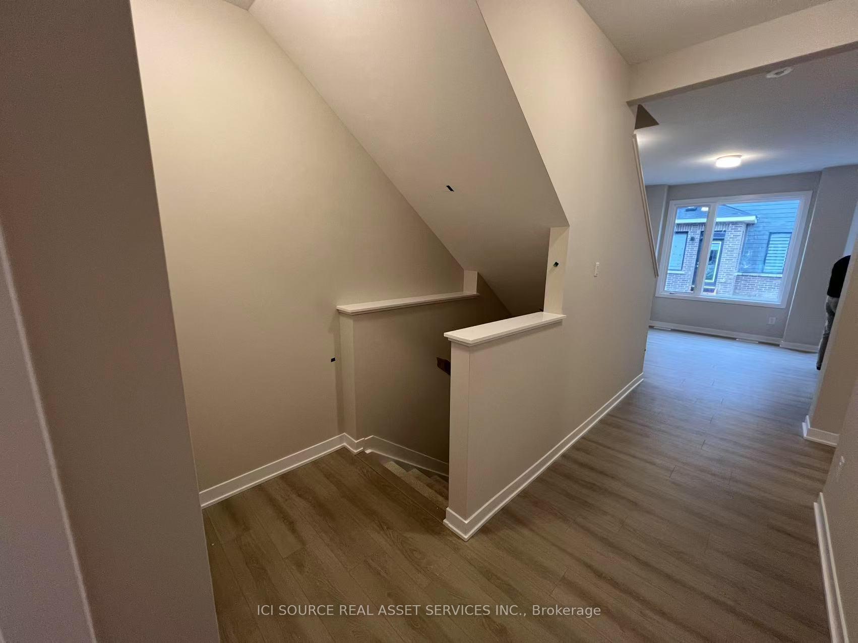 Photo 2 of 376 Les Emmerson Drive, Ottawa, Barrhaven - Heritage Park — HOMEH
