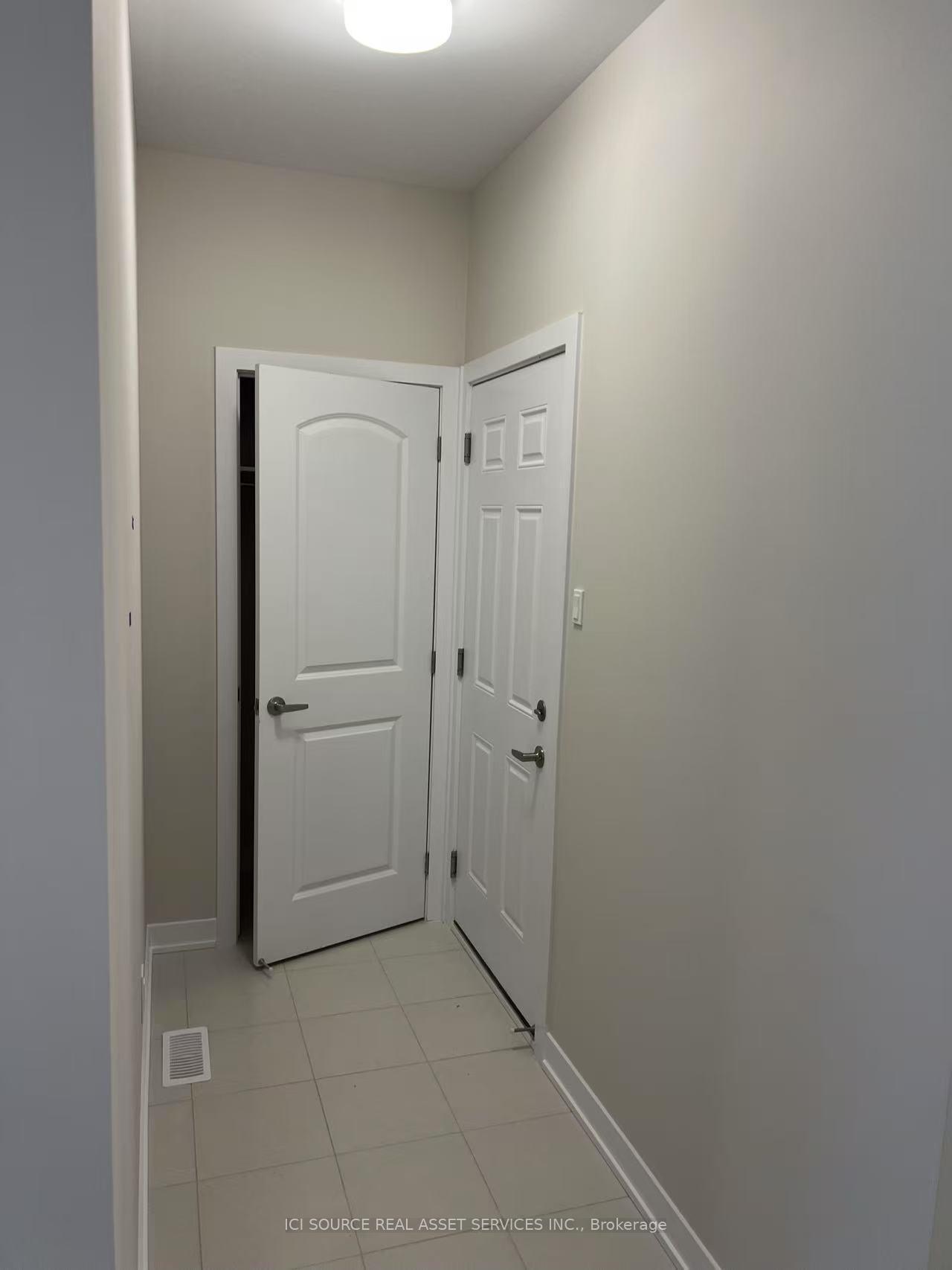 Photo 5 of 376 Les Emmerson Drive, Ottawa, Barrhaven - Heritage Park — HOMEH