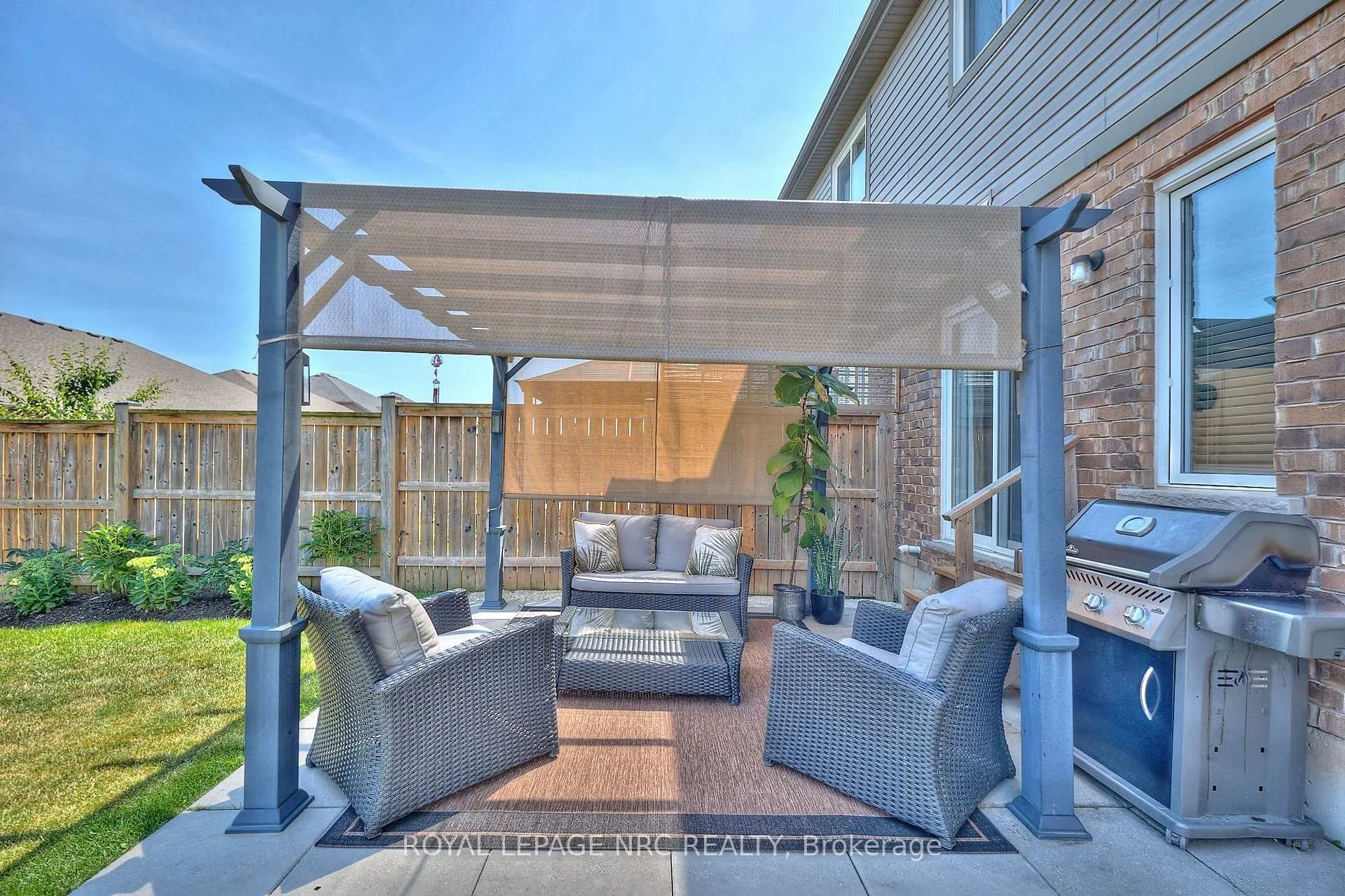 Photo 2 of 118 Roselawn Crescent, Welland, Coyle Creek — HOMEH