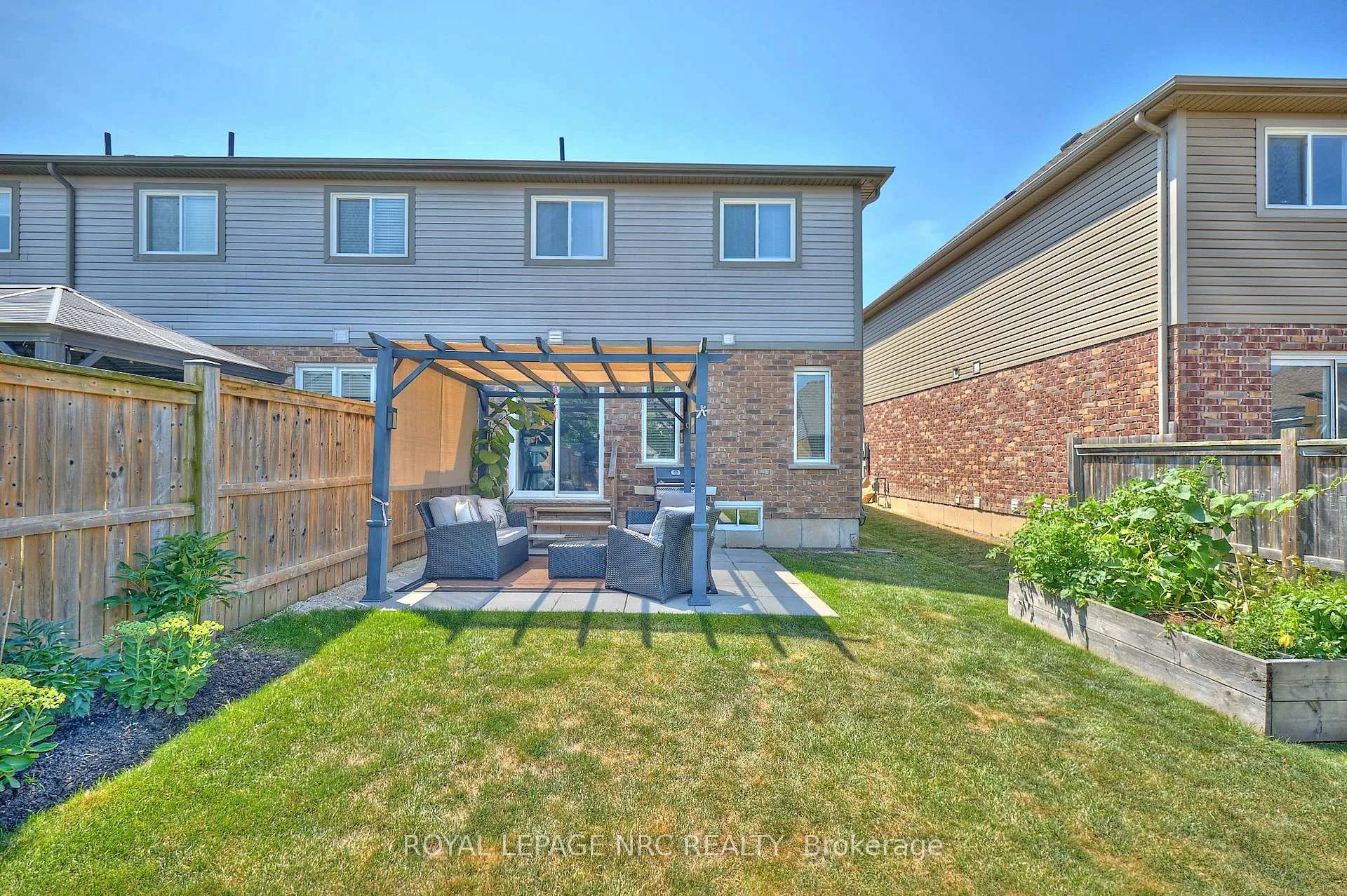 Photo 5 of 118 Roselawn Crescent, Welland, Coyle Creek — HOMEH