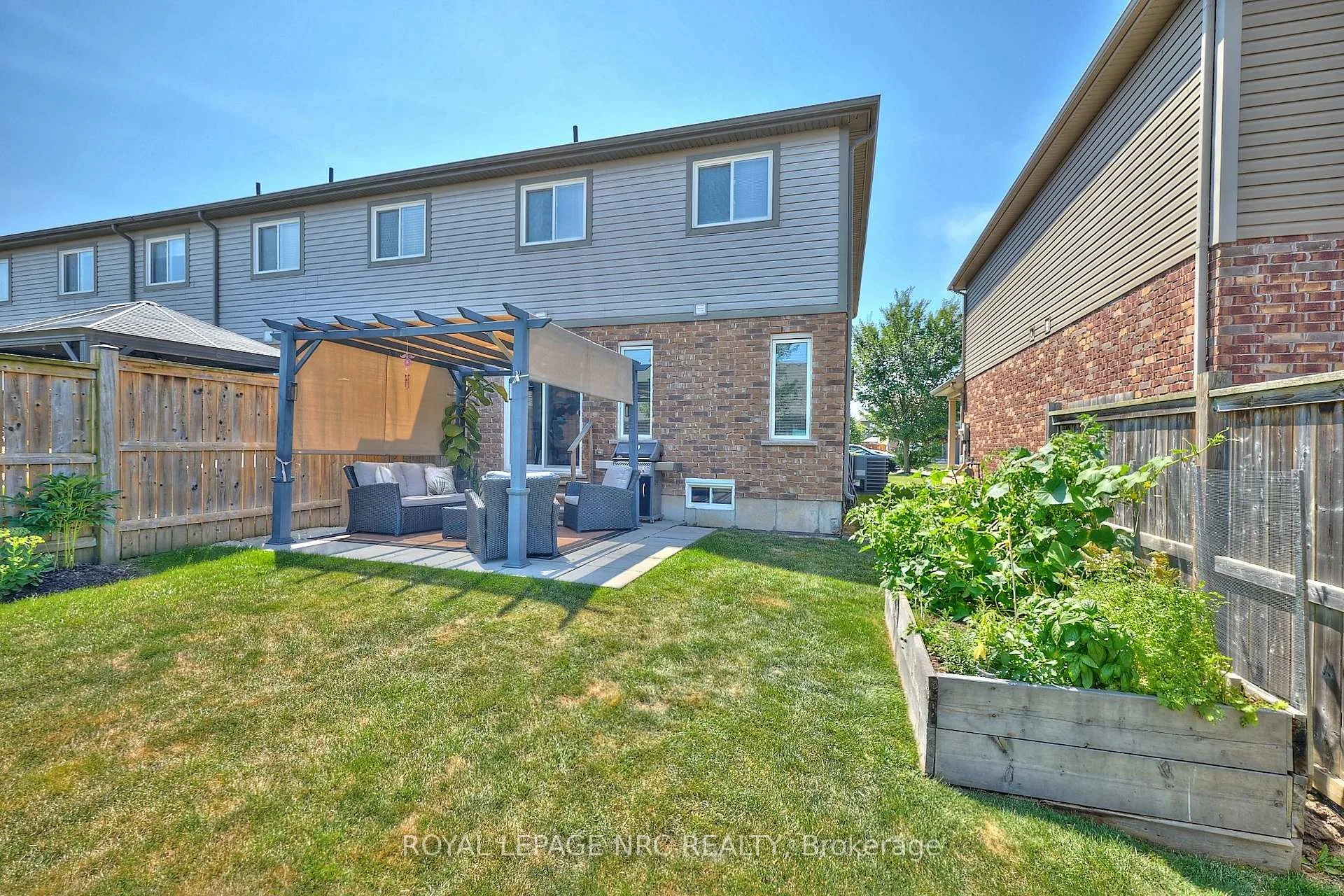 Photo 6 of 118 Roselawn Crescent, Welland, Coyle Creek — HOMEH