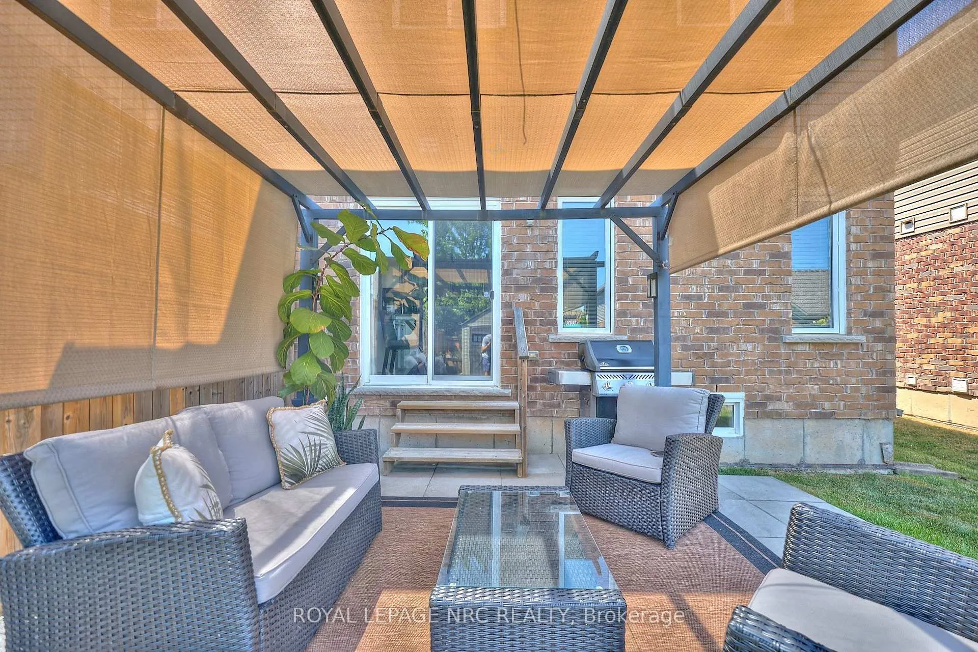 Photo 7 of 118 Roselawn Crescent, Welland, Coyle Creek — HOMEH