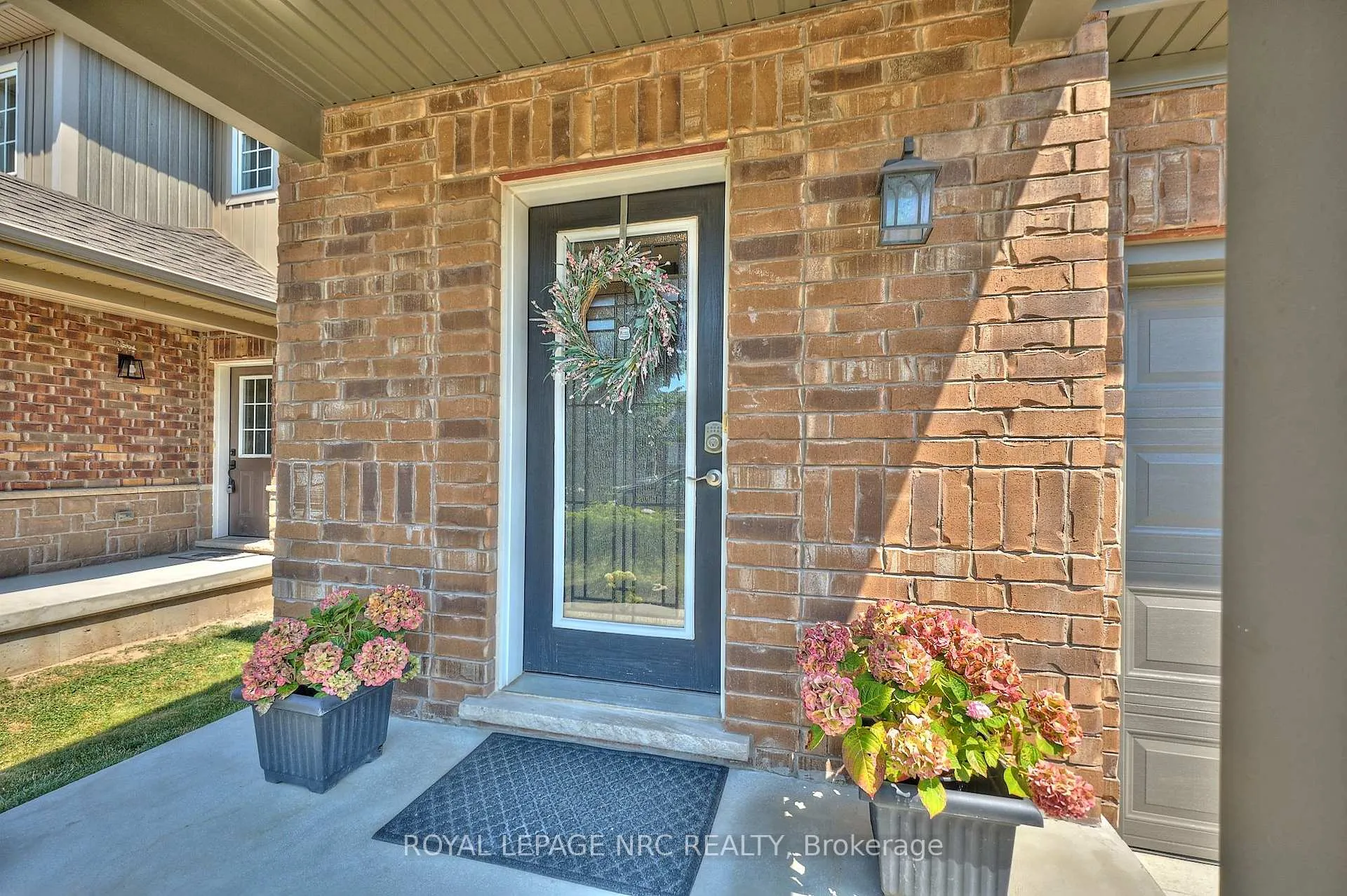 Photo 8 of 118 Roselawn Crescent, Welland, Coyle Creek — HOMEH