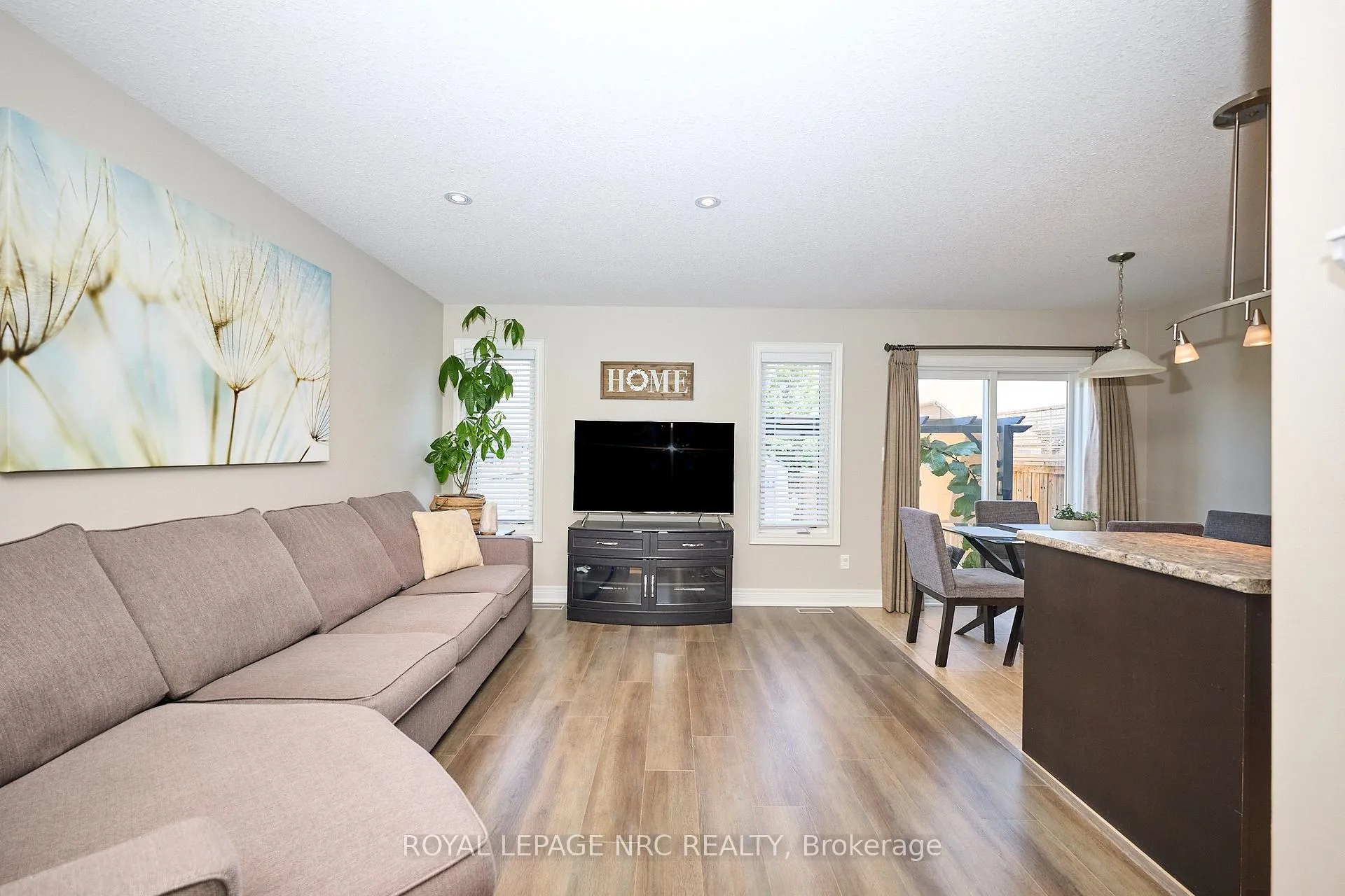 Photo 13 of 118 Roselawn Crescent, Welland, Coyle Creek — HOMEH