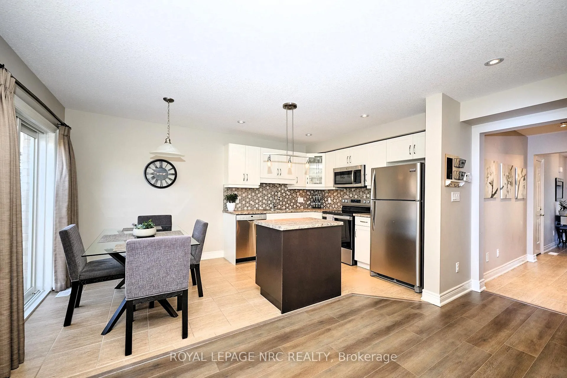 Photo 14 of 118 Roselawn Crescent, Welland, Coyle Creek — HOMEH