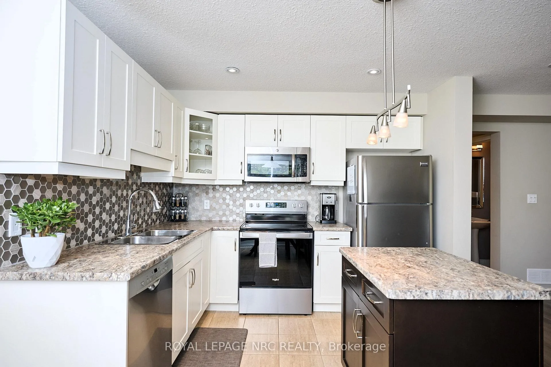 Photo 20 of 118 Roselawn Crescent, Welland, Coyle Creek — HOMEH