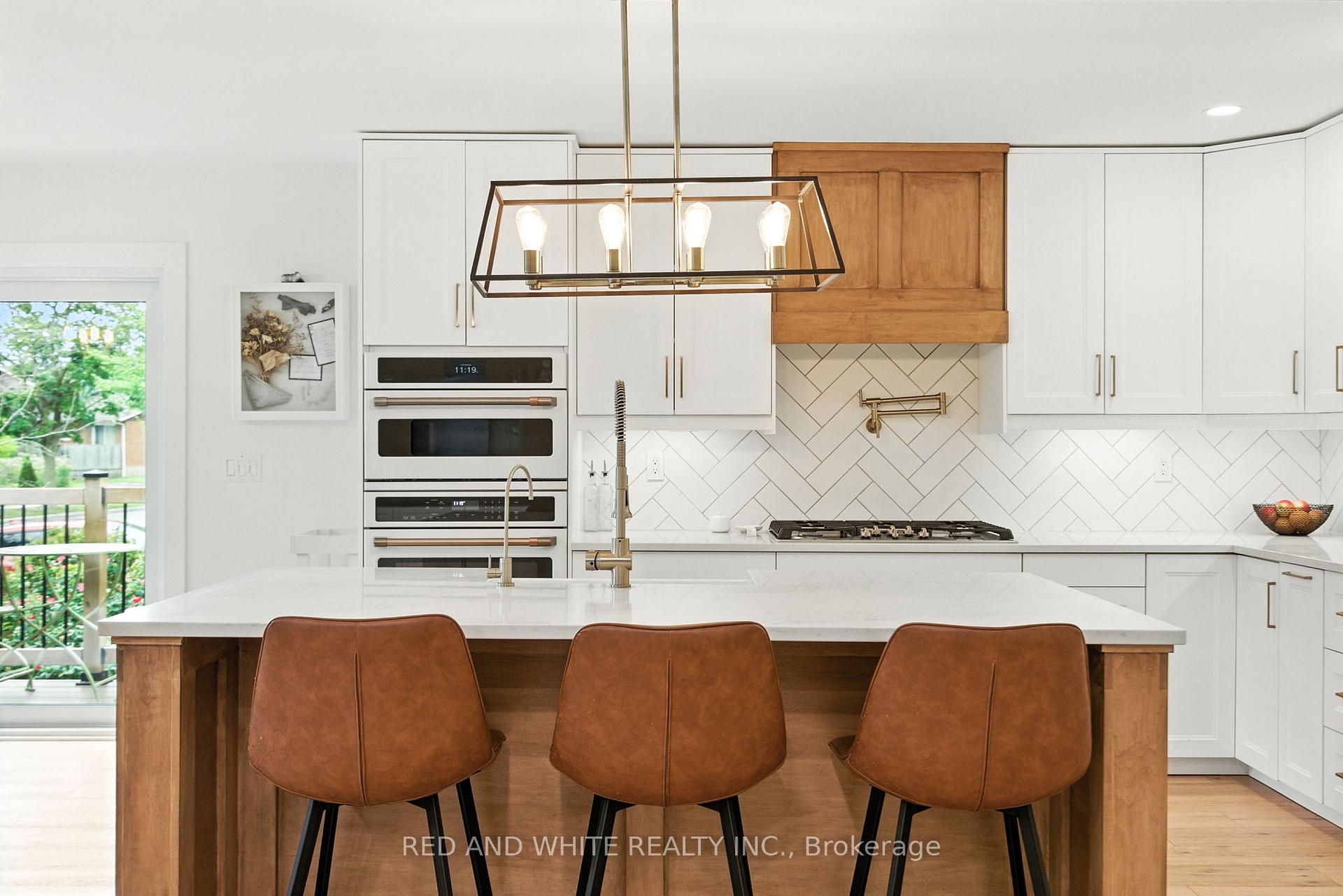 Photo 2 of 210 Northlake Drive, Waterloo, North Lakeshore — HOMEH