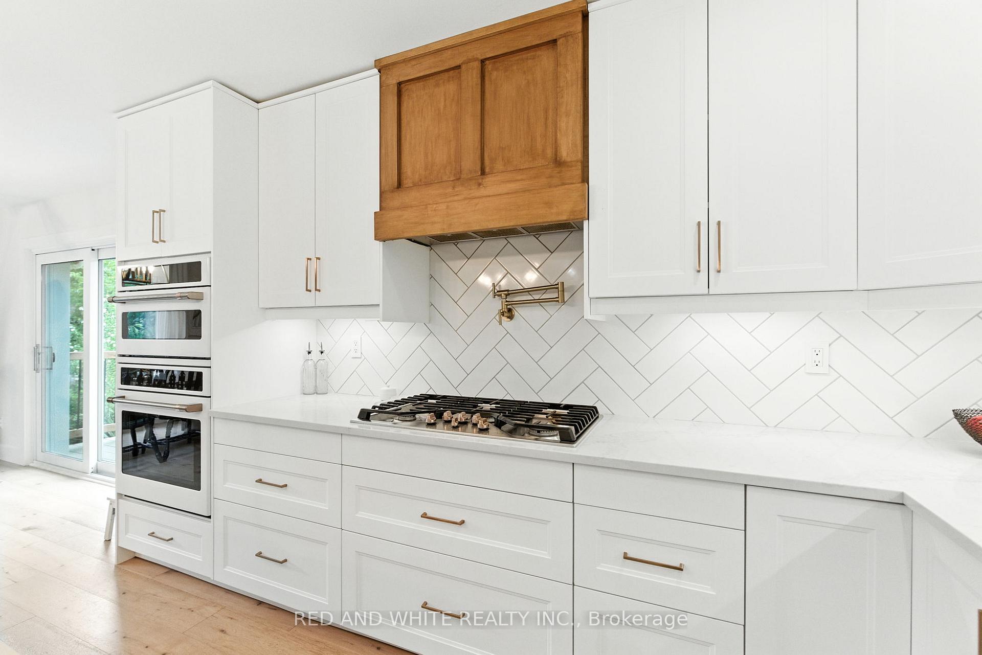Photo 5 of 210 Northlake Drive, Waterloo, North Lakeshore — HOMEH