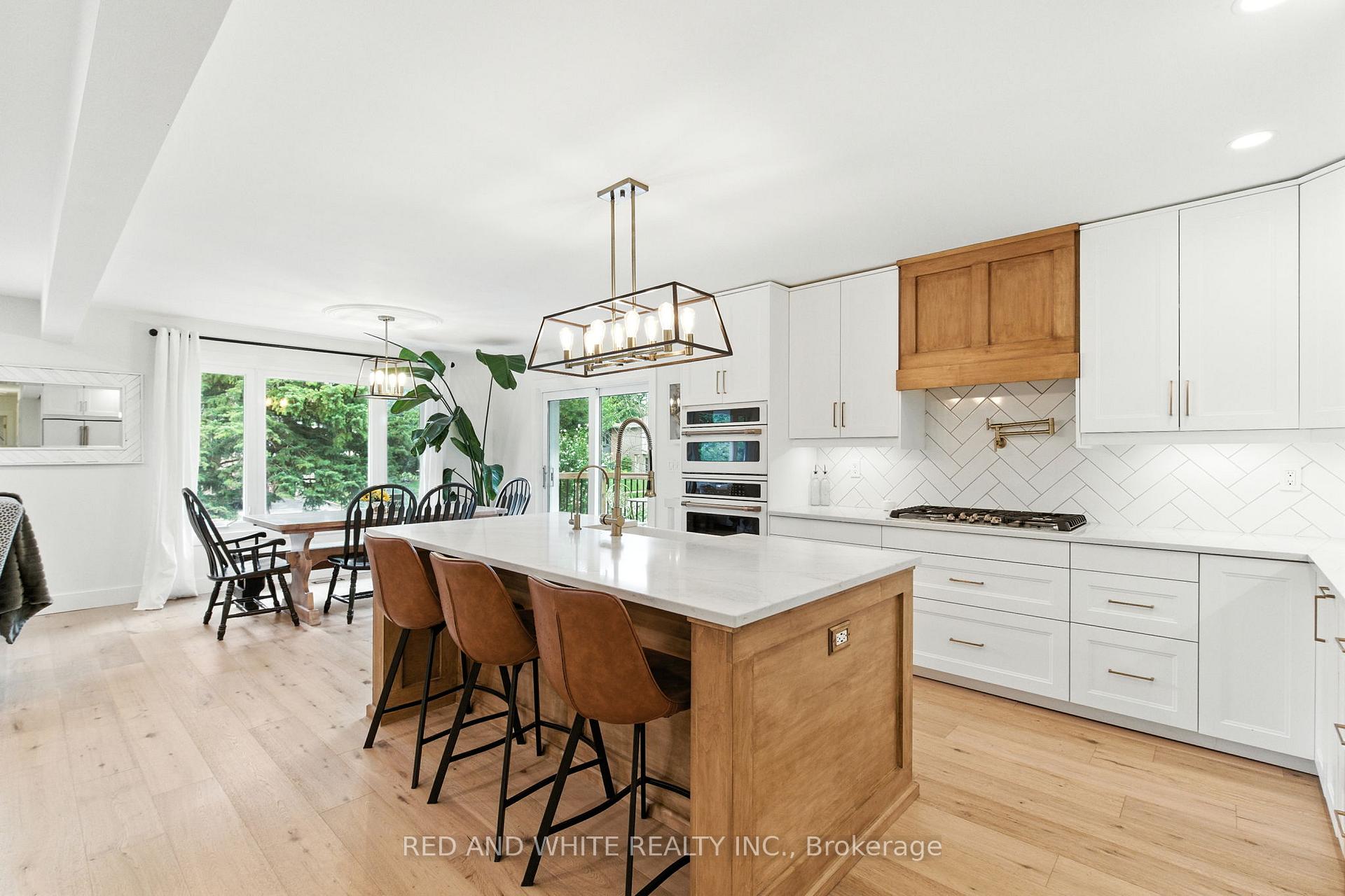 Photo 6 of 210 Northlake Drive, Waterloo, North Lakeshore — HOMEH