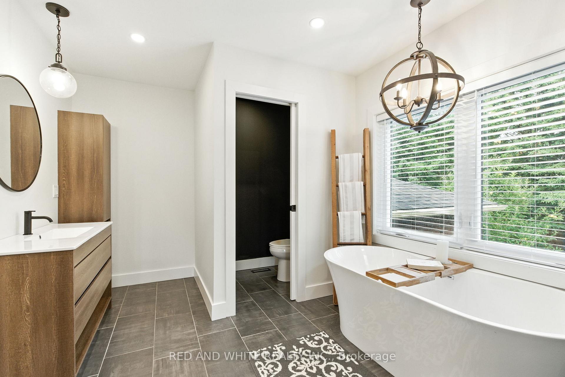 Photo 10 of 210 Northlake Drive, Waterloo, North Lakeshore — HOMEH