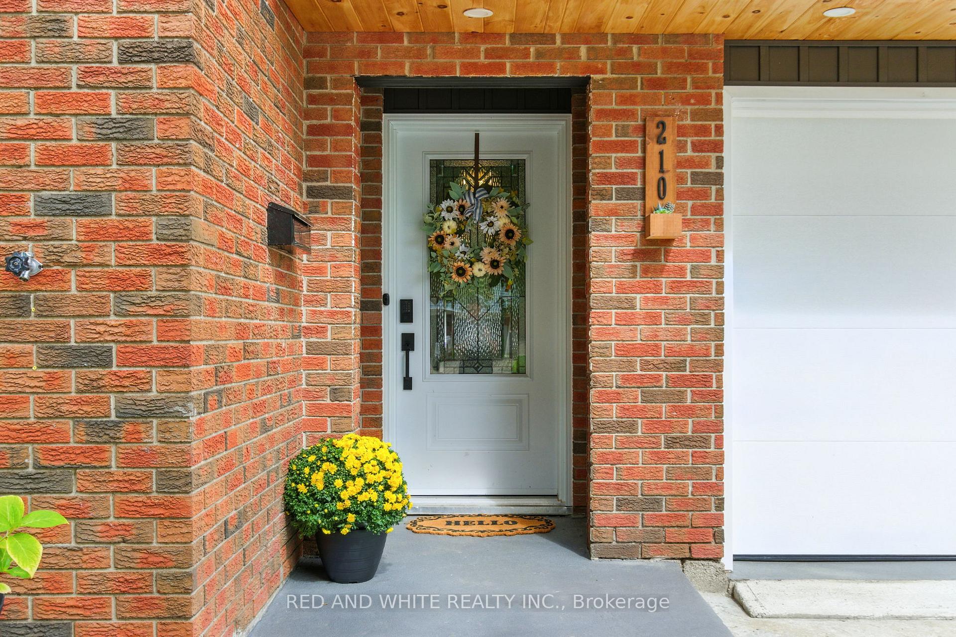 Photo 13 of 210 Northlake Drive, Waterloo, North Lakeshore — HOMEH
