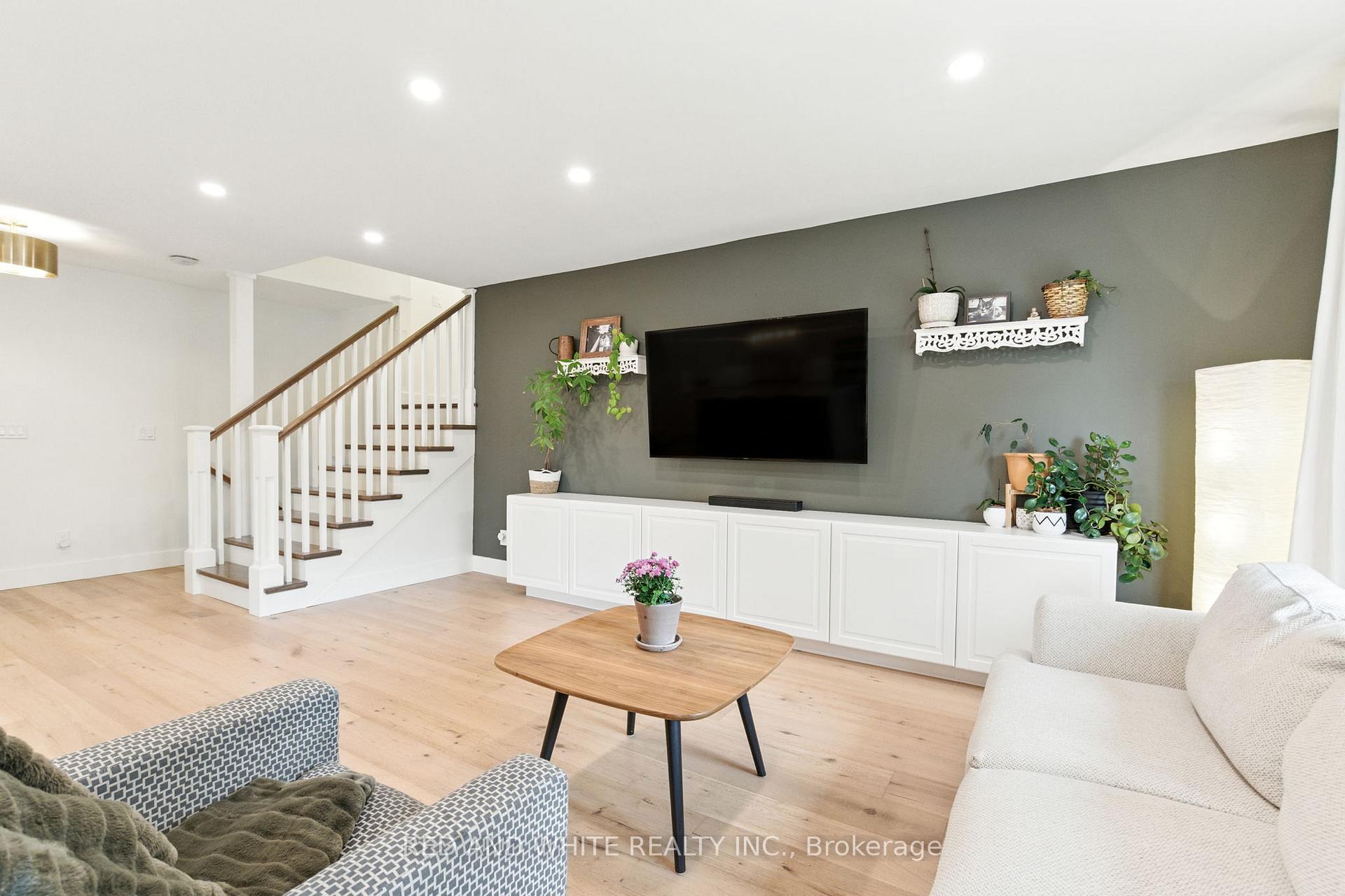 Photo 16 of 210 Northlake Drive, Waterloo, North Lakeshore — HOMEH