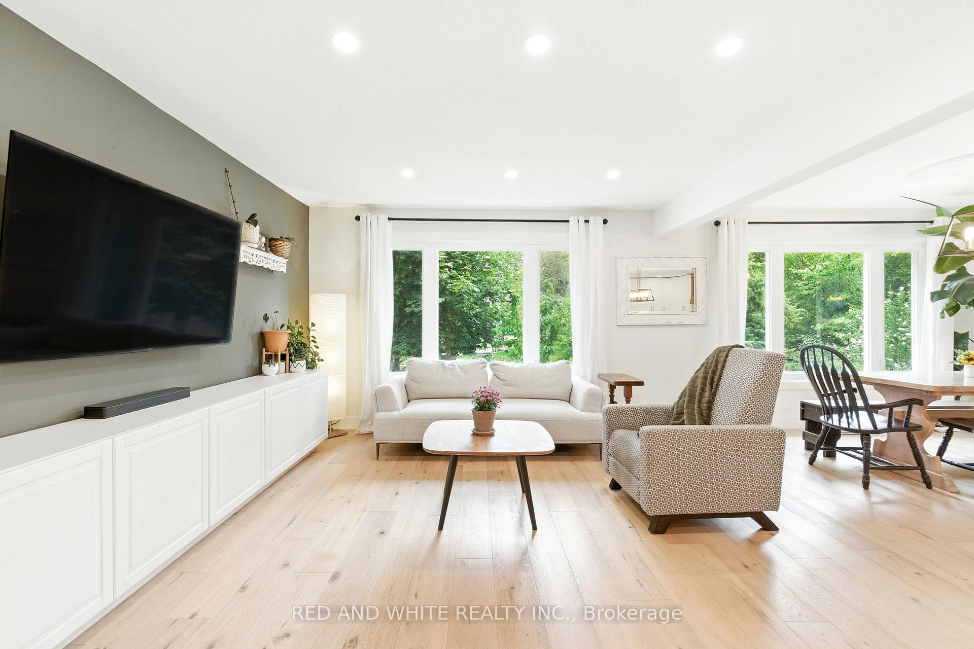 Photo 17 of 210 Northlake Drive, Waterloo, North Lakeshore — HOMEH