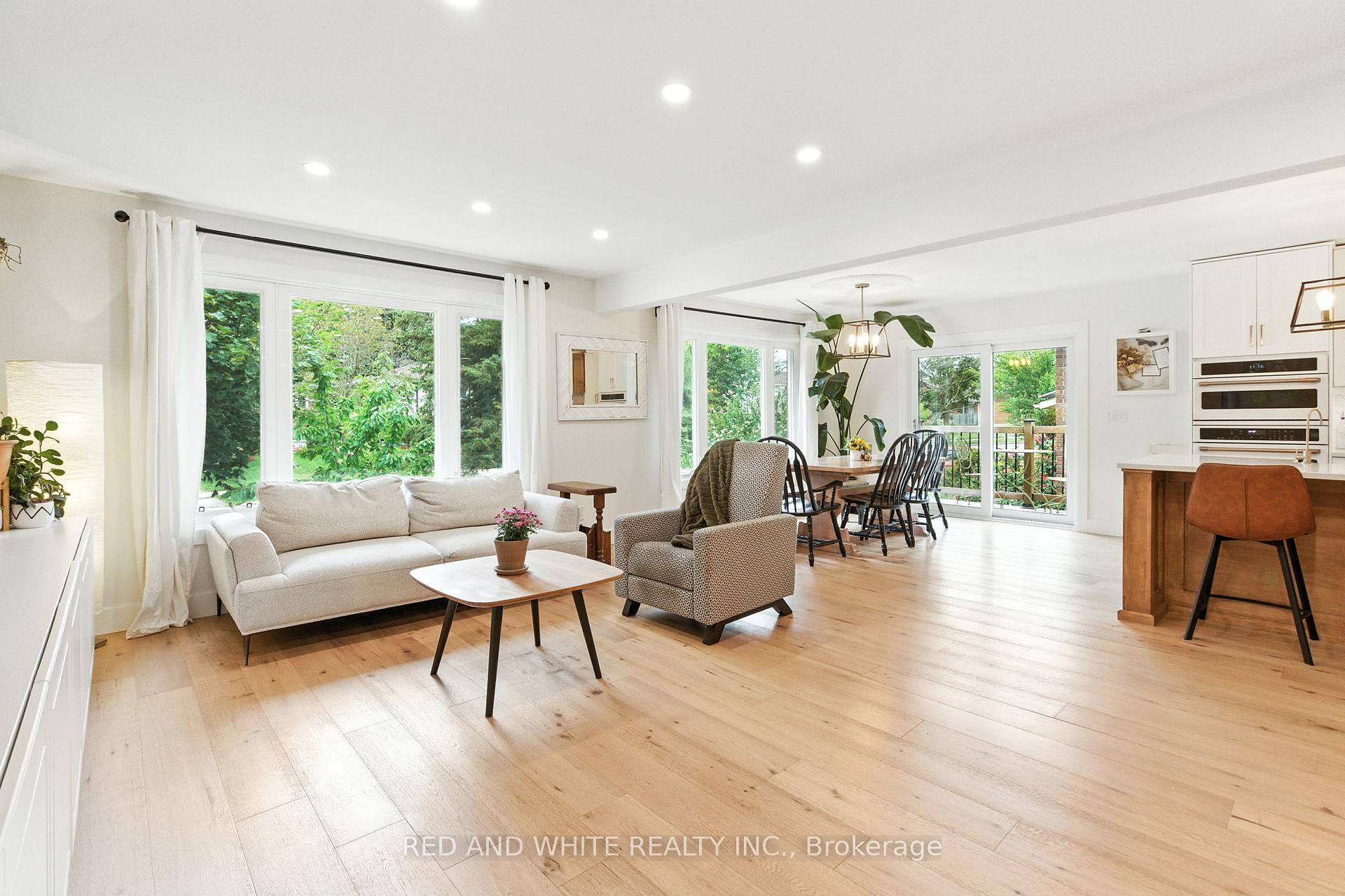 Photo 18 of 210 Northlake Drive, Waterloo, North Lakeshore — HOMEH