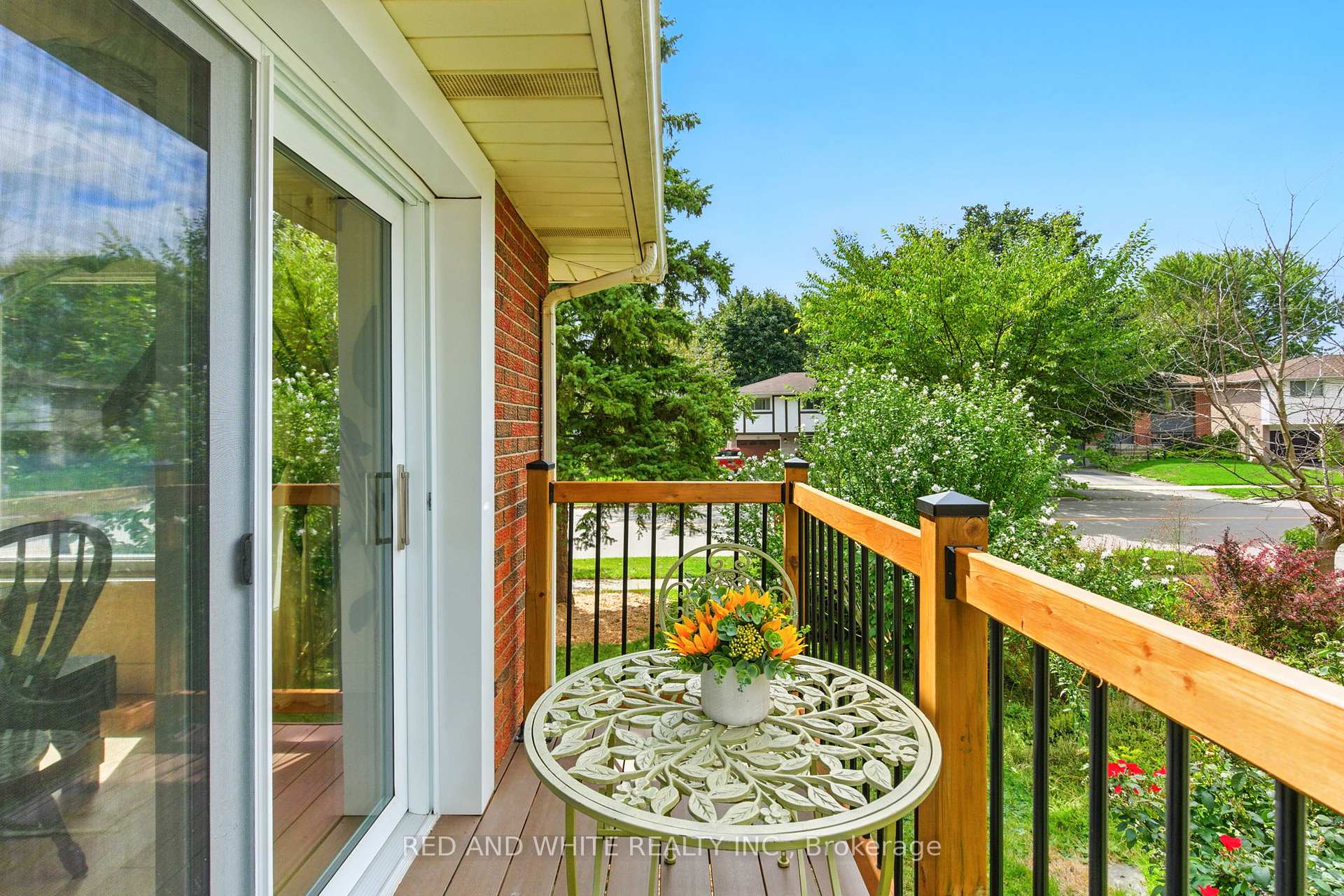 Photo 20 of 210 Northlake Drive, Waterloo, North Lakeshore — HOMEH