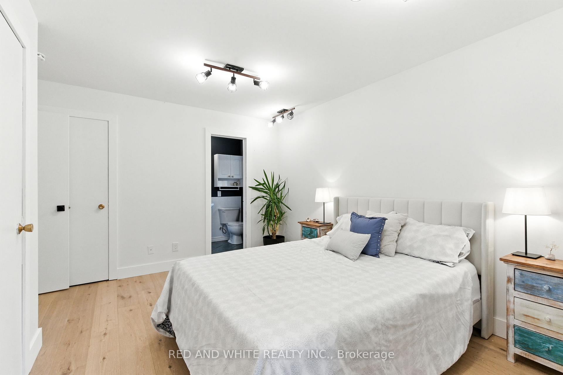 Photo 26 of 210 Northlake Drive, Waterloo, North Lakeshore — HOMEH