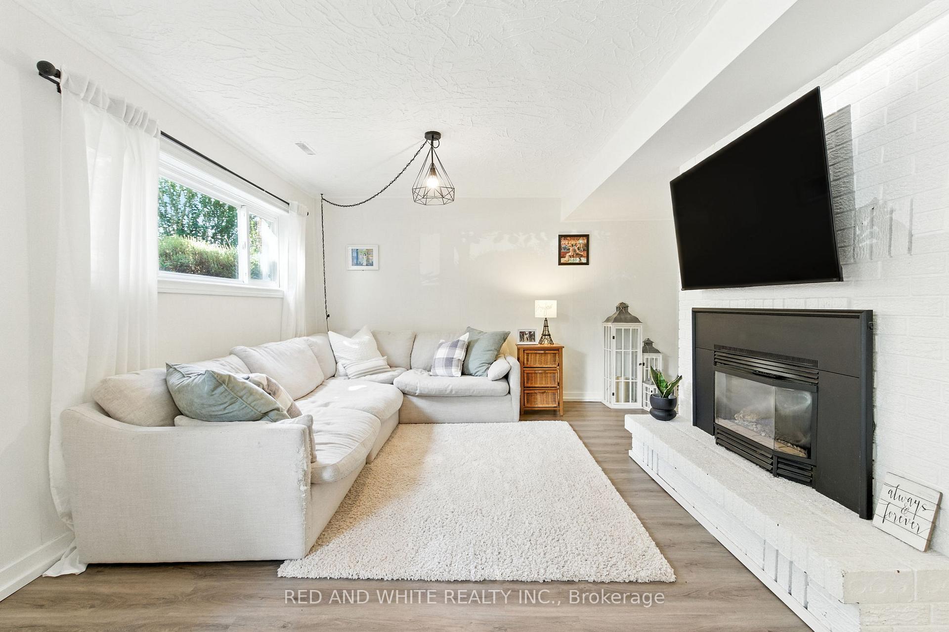 Photo 33 of 210 Northlake Drive, Waterloo, North Lakeshore — HOMEH