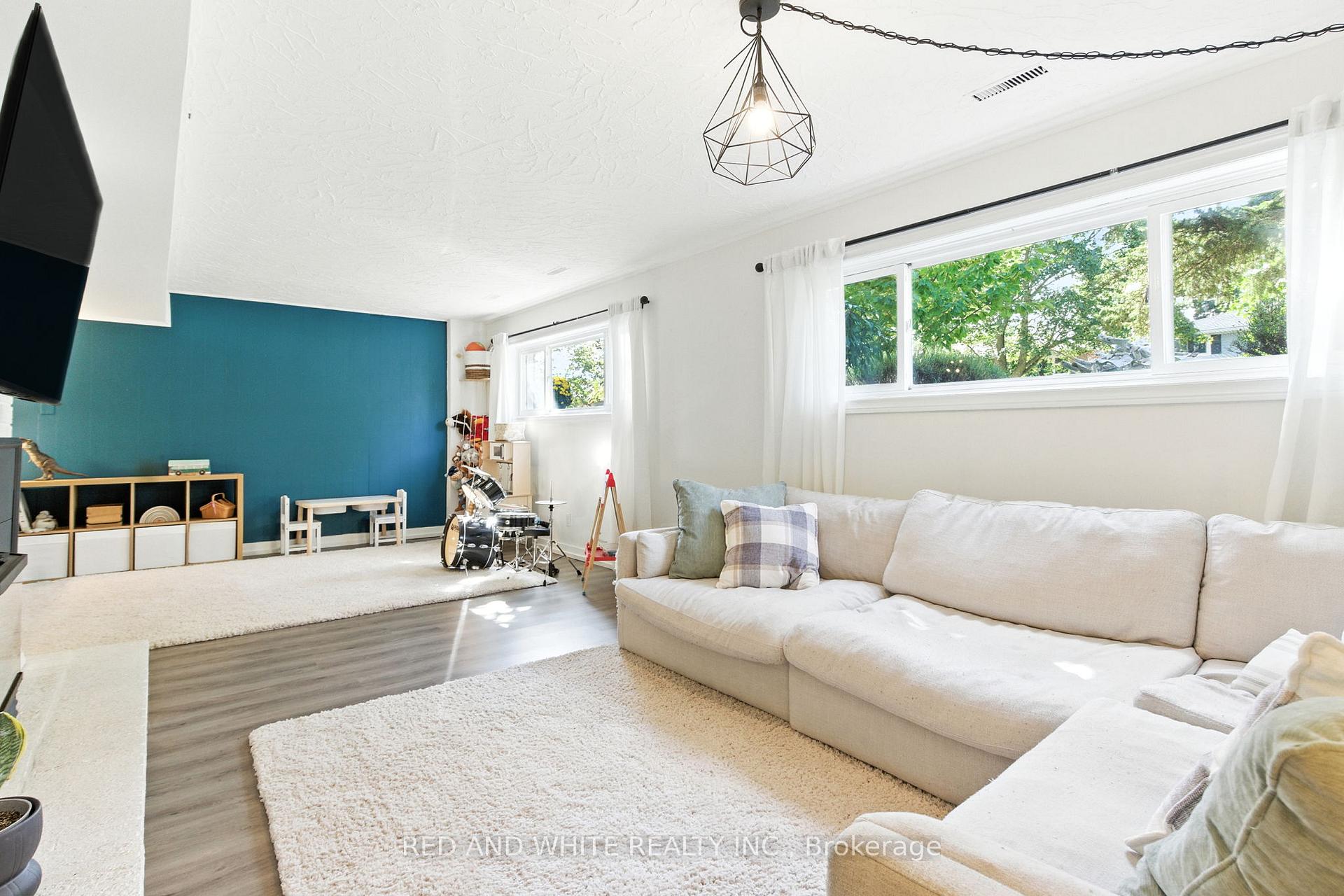 Photo 34 of 210 Northlake Drive, Waterloo, North Lakeshore — HOMEH
