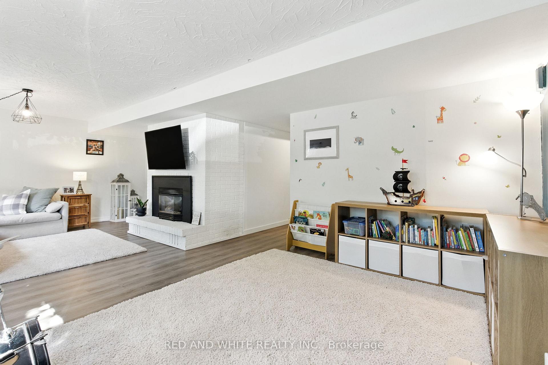 Photo 35 of 210 Northlake Drive, Waterloo, North Lakeshore — HOMEH