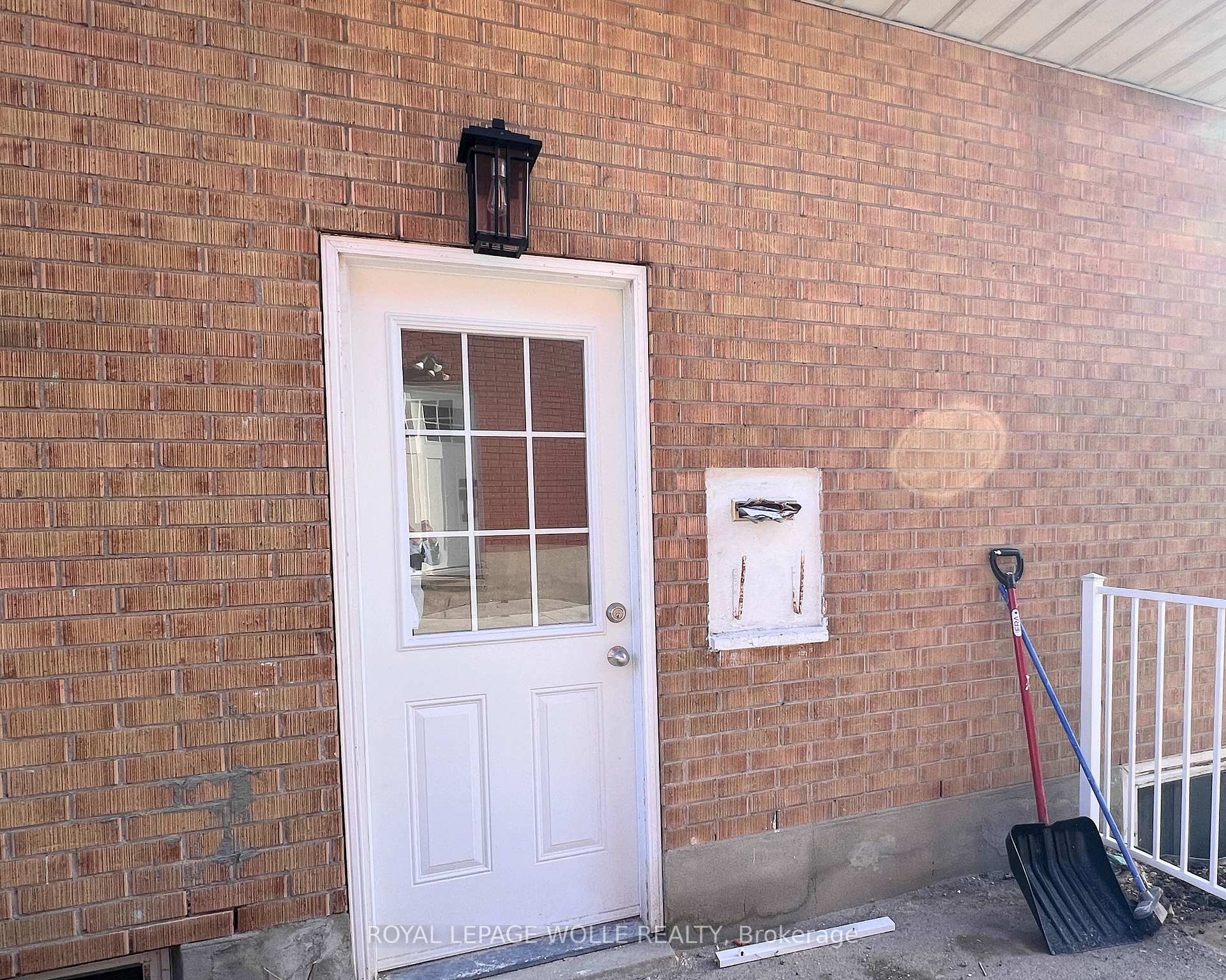 Photo 3 of Unit Bsmt, 140B Weber Street N, Waterloo, Lincoln Heights — HOMEH