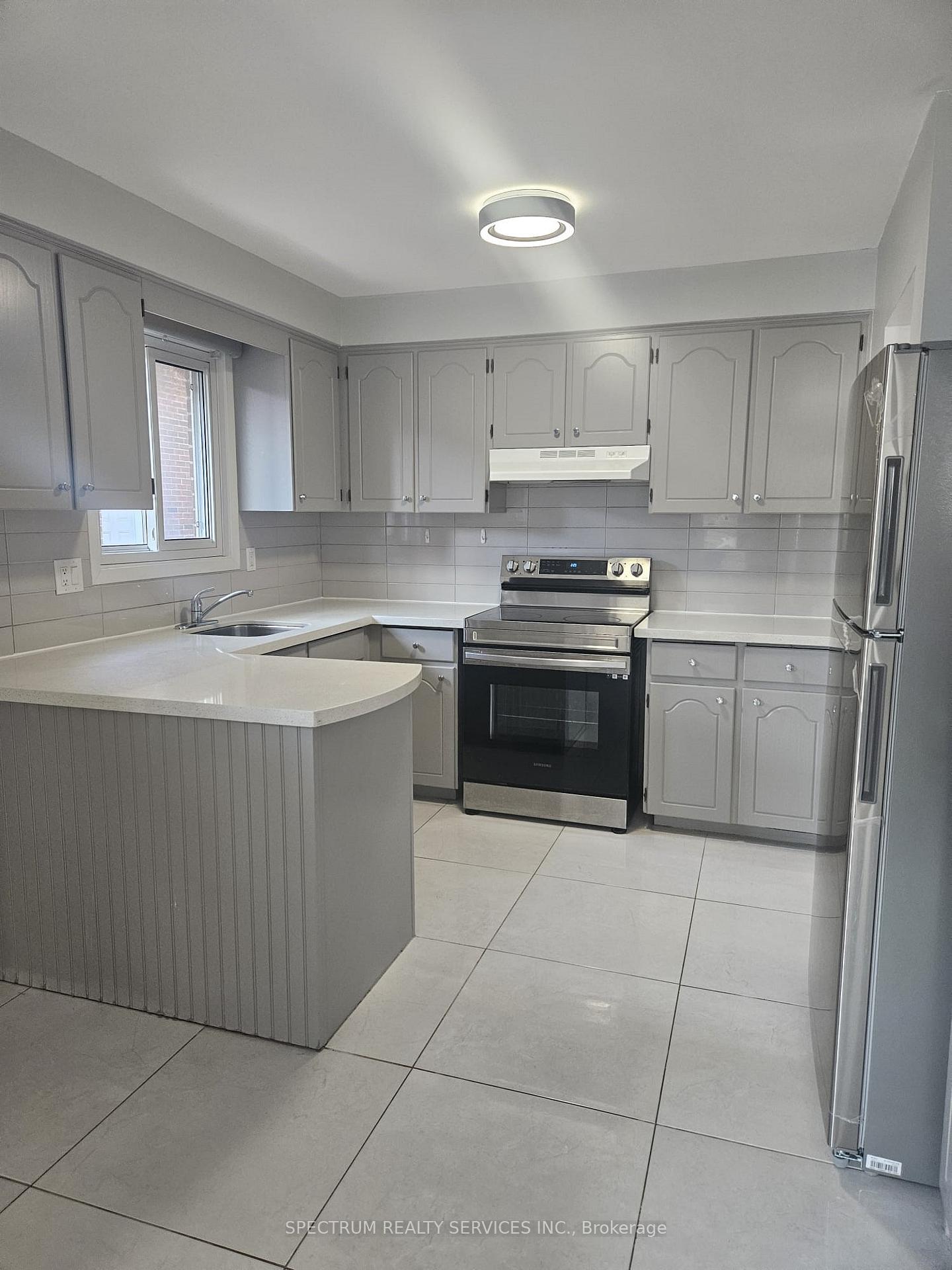 Photo 4 of Unit #UPPER, 125 Albany Drive, Vaughan, West Woodbridge — HOMEH