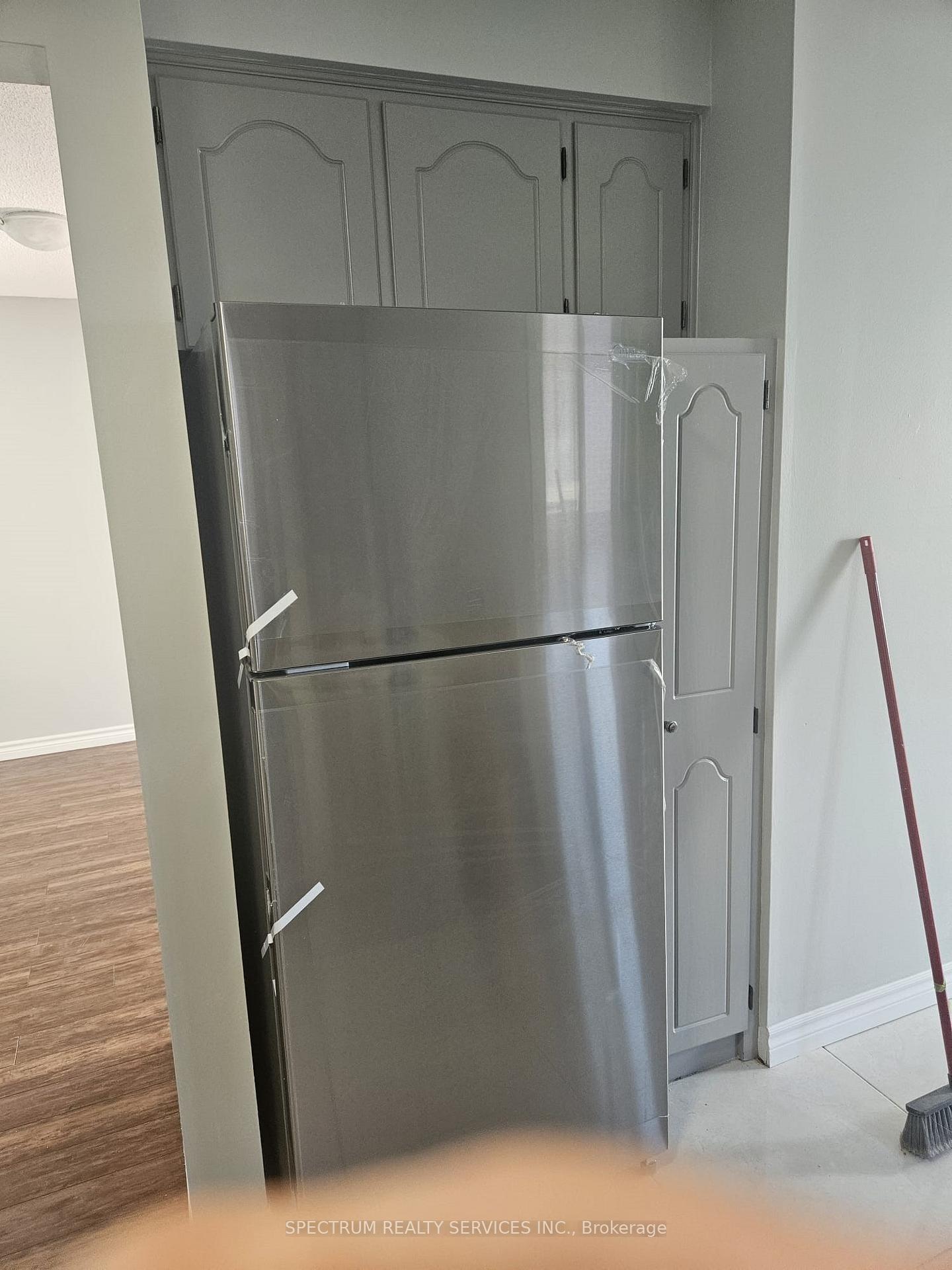 Photo 6 of Unit #UPPER, 125 Albany Drive, Vaughan, West Woodbridge — HOMEH