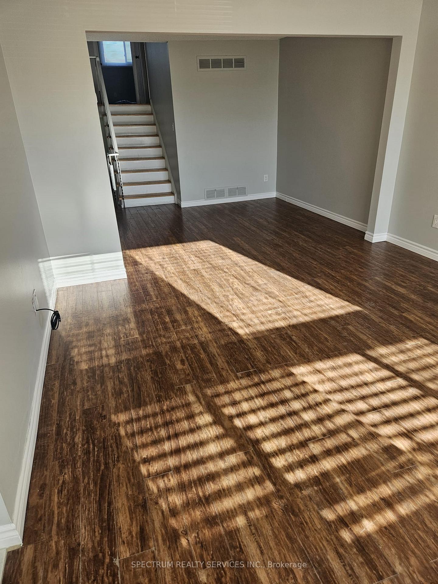 Photo 7 of Unit #UPPER, 125 Albany Drive, Vaughan, West Woodbridge — HOMEH
