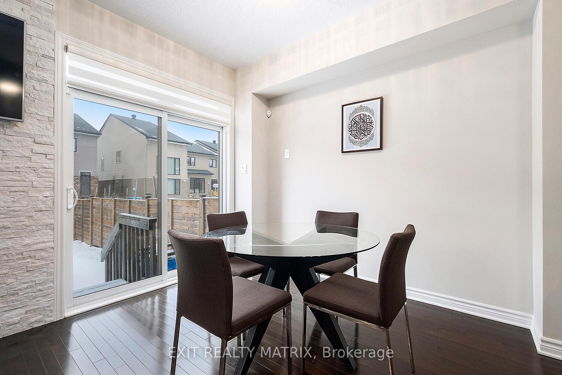 Photo 4 of 322 Ballinville Circle, Ottawa, Riverside South/Gloucester Glen — HOMEH