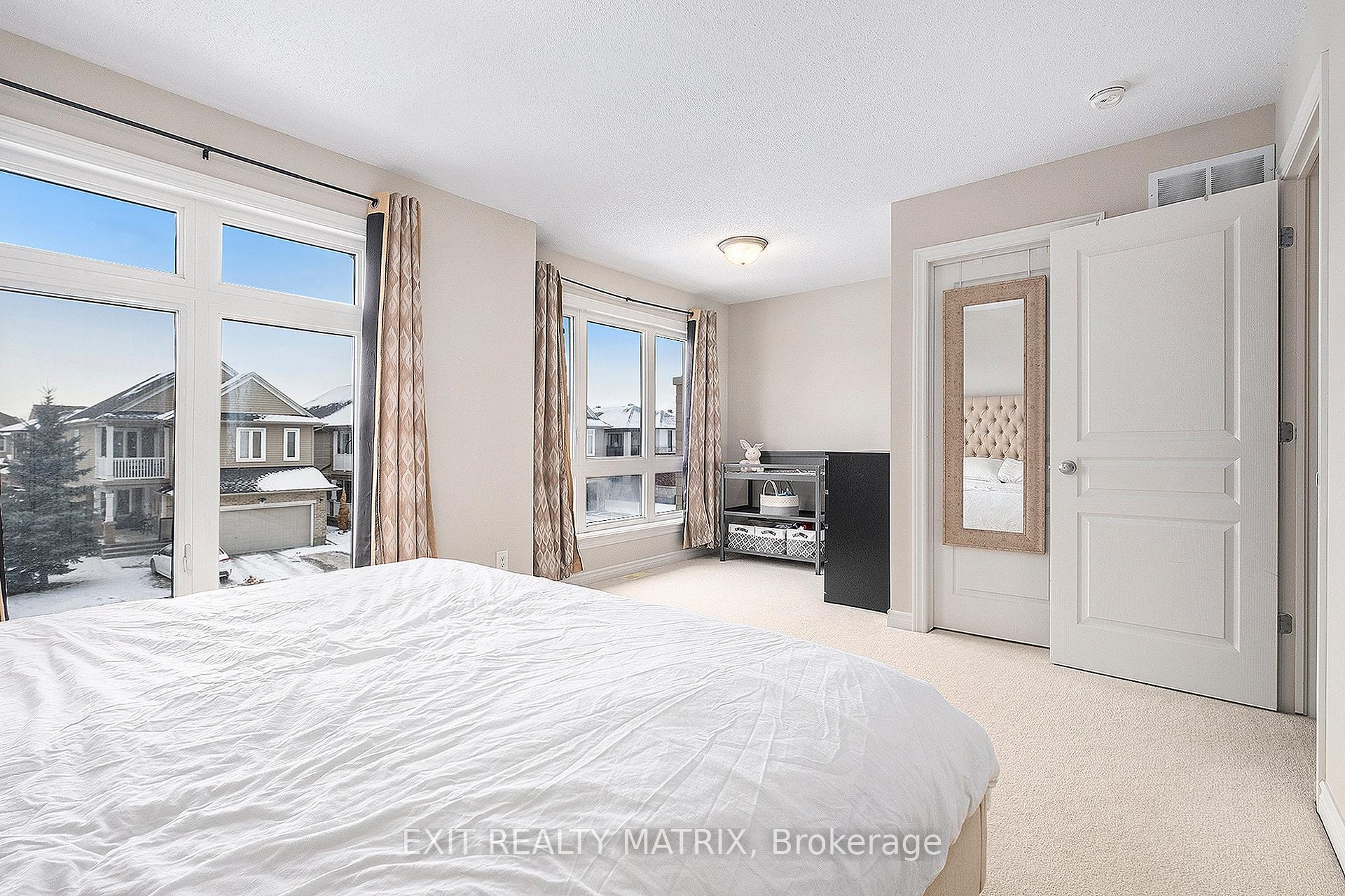 Photo 5 of 322 Ballinville Circle, Ottawa, Riverside South/Gloucester Glen — HOMEH