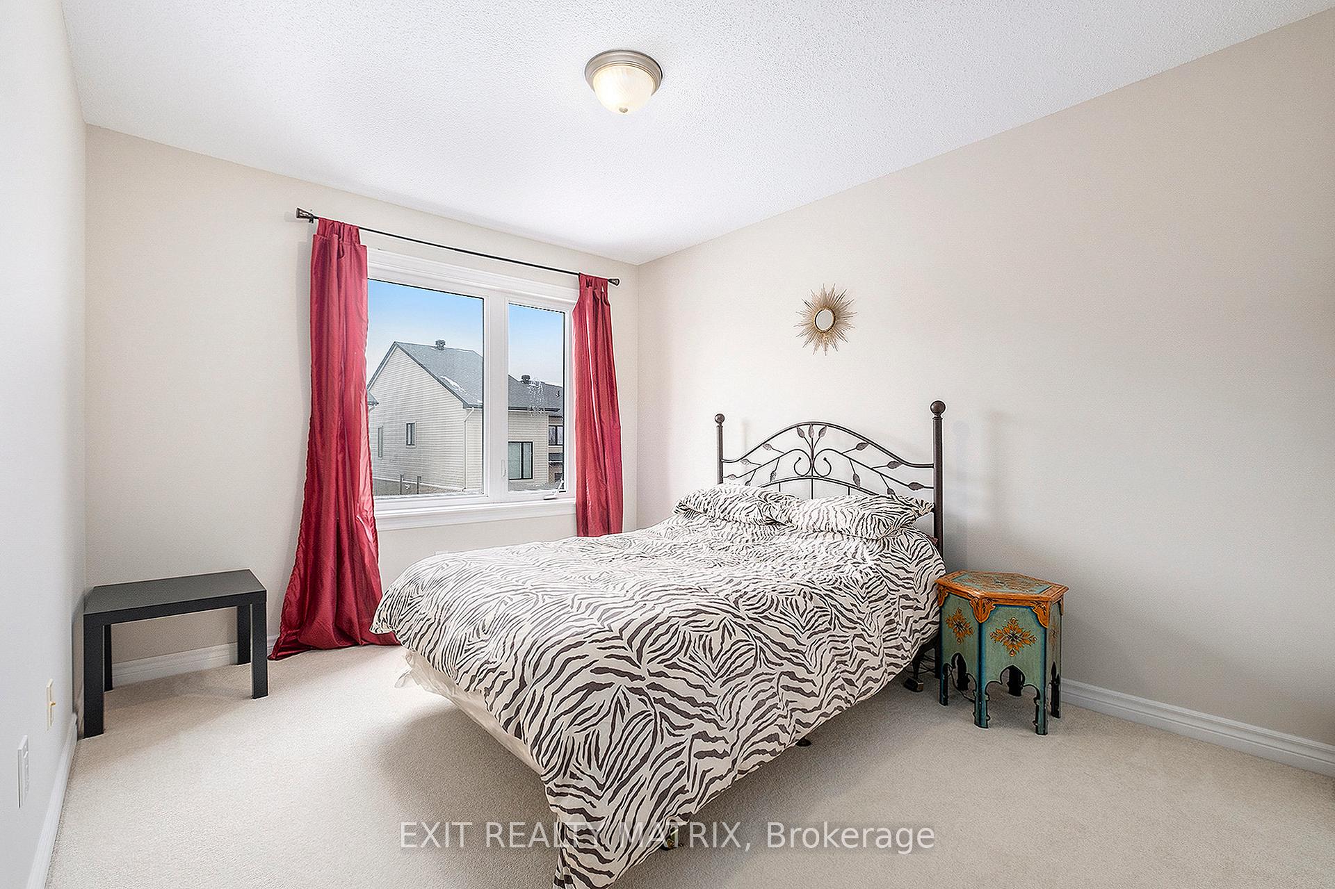 Photo 9 of 322 Ballinville Circle, Ottawa, Riverside South/Gloucester Glen — HOMEH