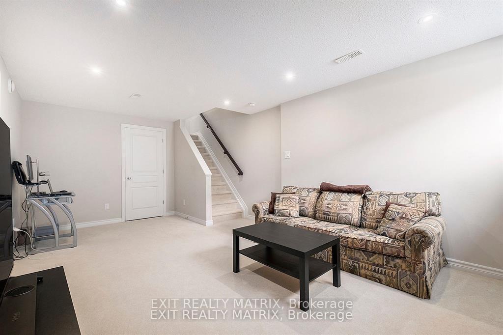 Photo 12 of 322 Ballinville Circle, Ottawa, Riverside South/Gloucester Glen — HOMEH