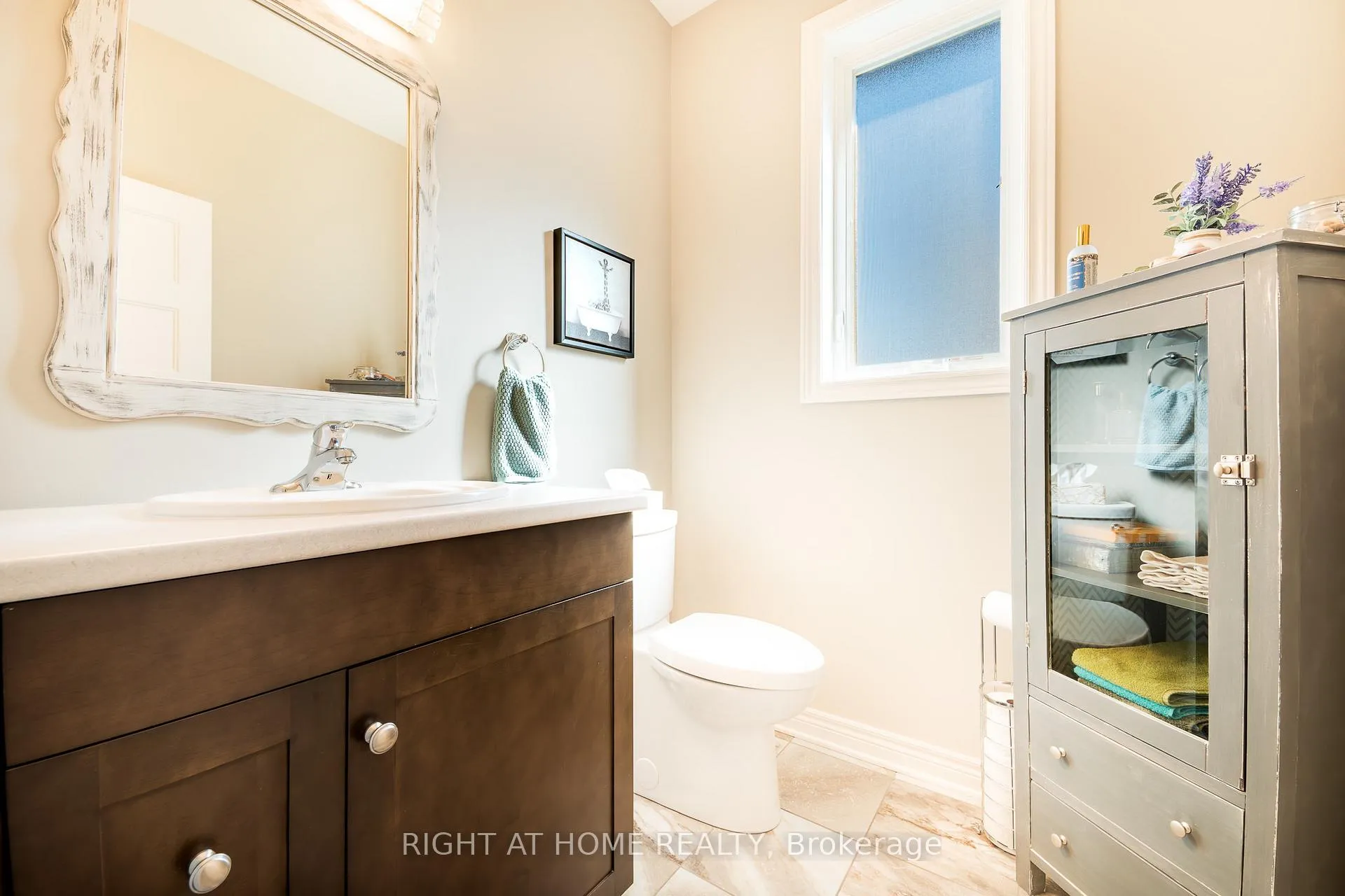 Photo 17 of 106 Coyle Court, Welland, Coyle Creek — HOMEH