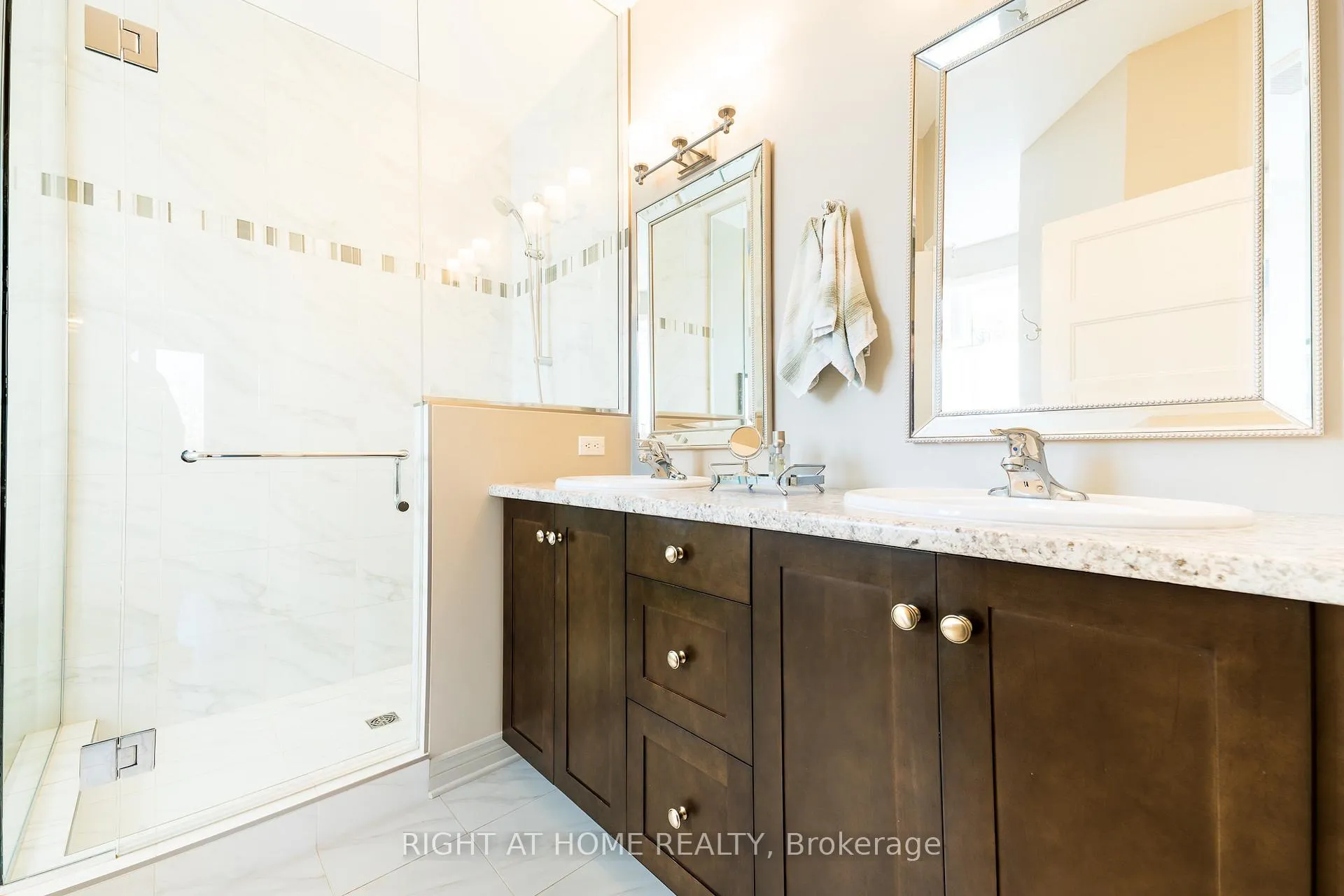 Photo 18 of 106 Coyle Court, Welland, Coyle Creek — HOMEH