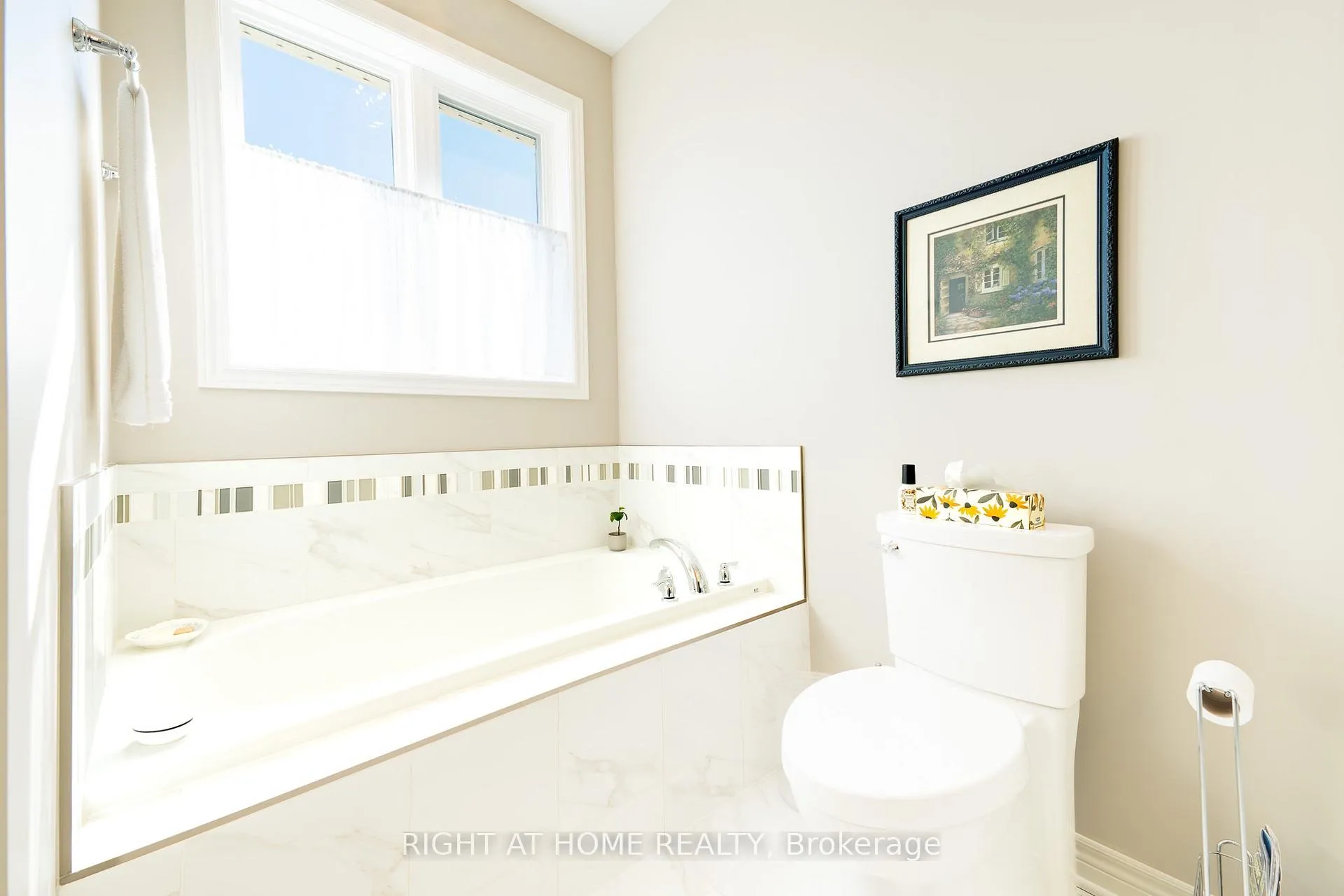 Photo 19 of 106 Coyle Court, Welland, Coyle Creek — HOMEH
