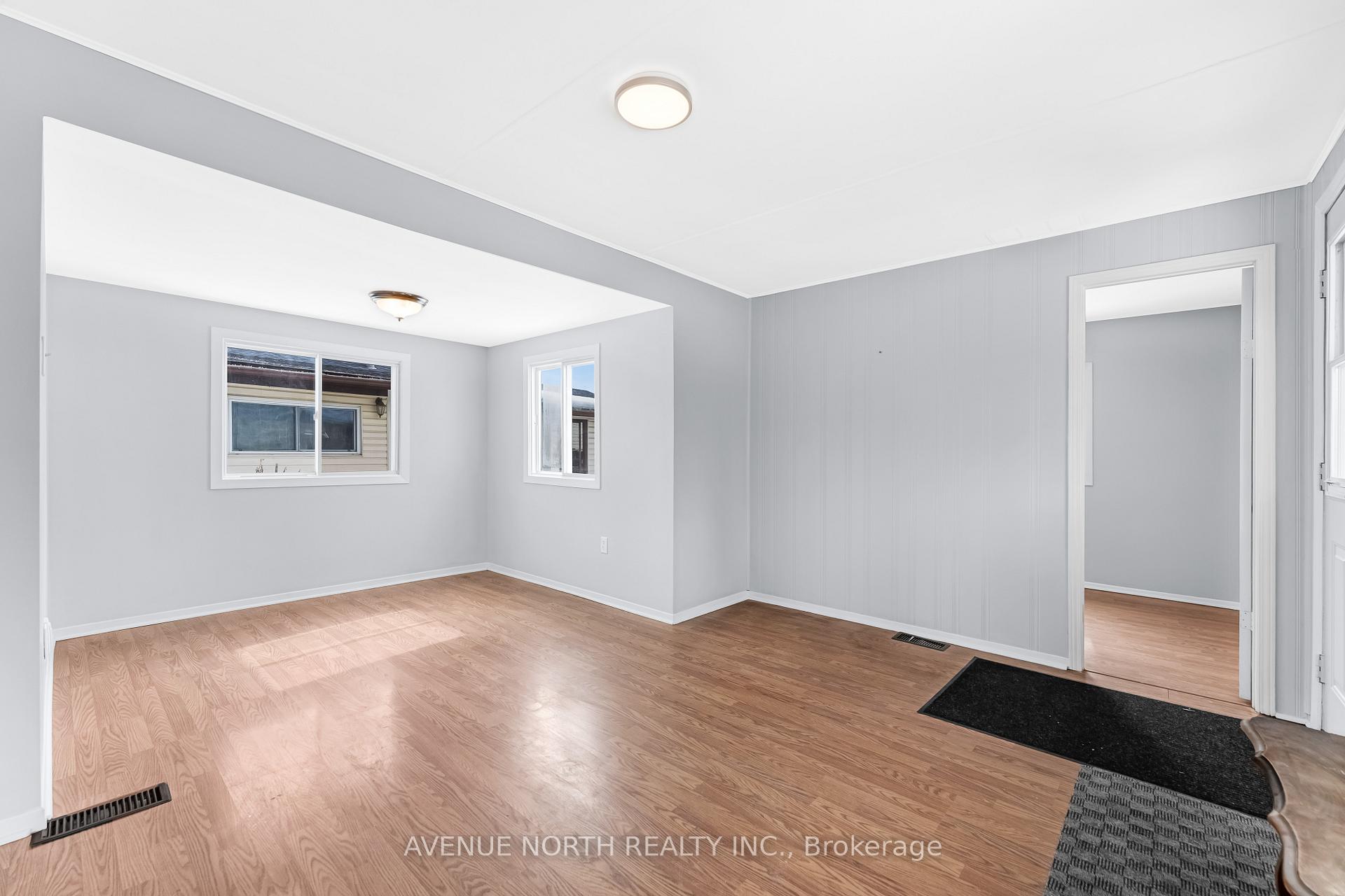 Photo 3 of 12 Pacific Avenue, Ottawa, Bellwood - Industrial Park — HOMEH