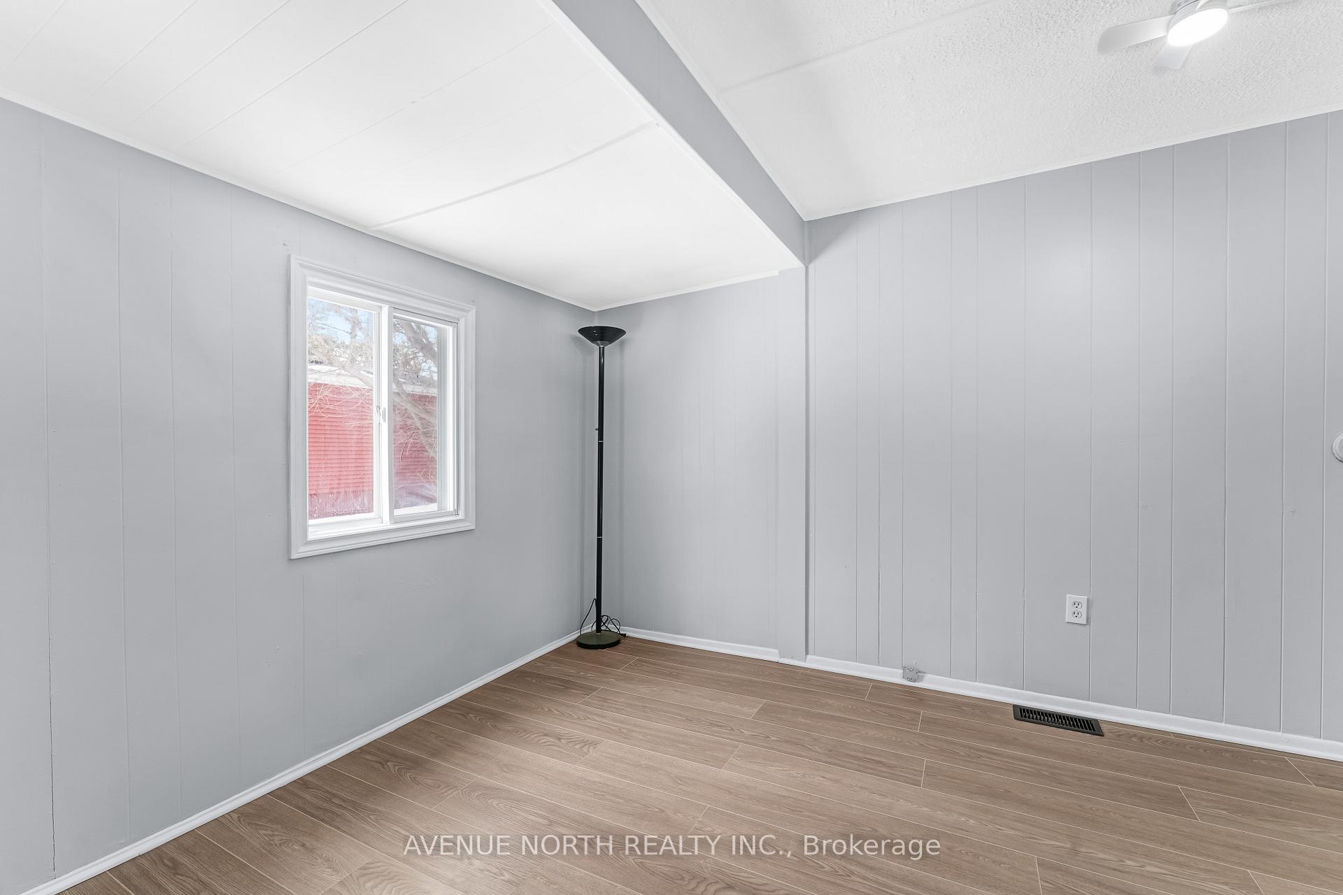 Photo 10 of 12 Pacific Avenue, Ottawa, Bellwood - Industrial Park — HOMEH