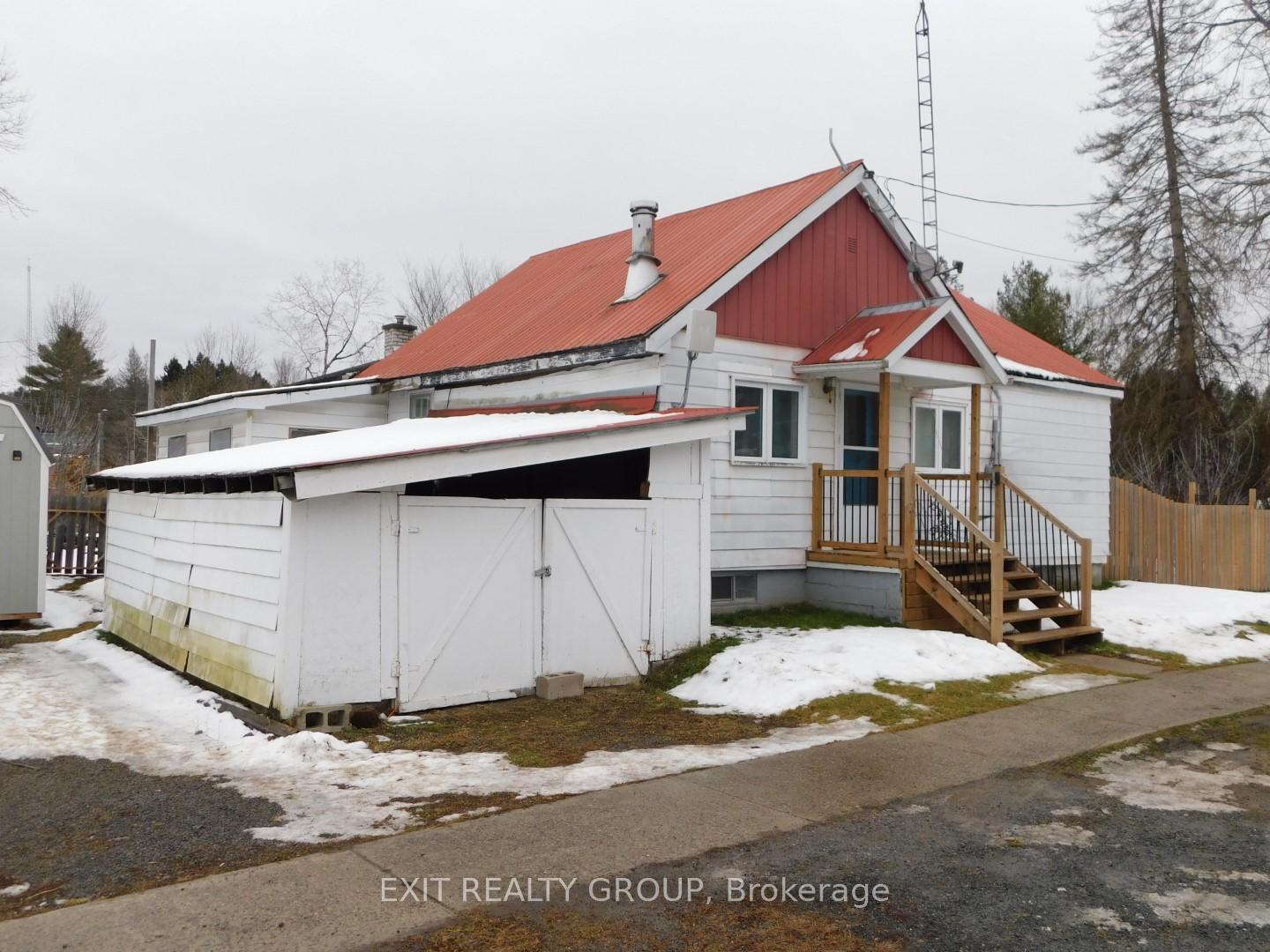 Photo 2 of 46 Hungerford Street, Tweed, Elzevir (Twp) — HOMEH