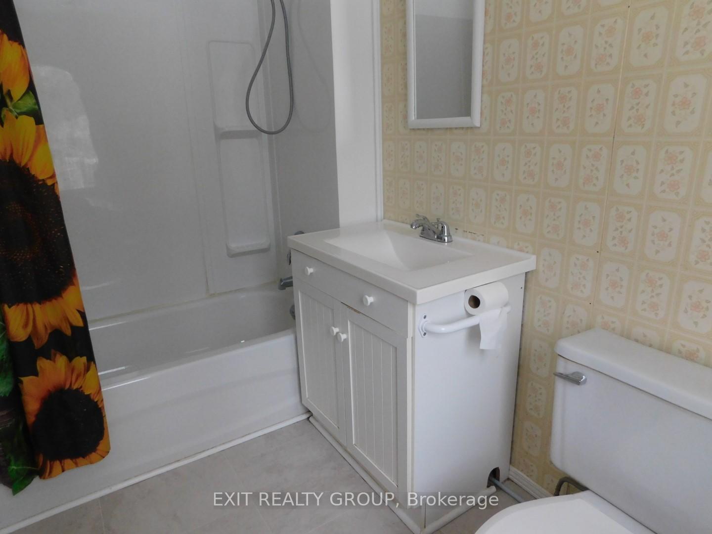 Photo 10 of 46 Hungerford Street, Tweed, Elzevir (Twp) — HOMEH