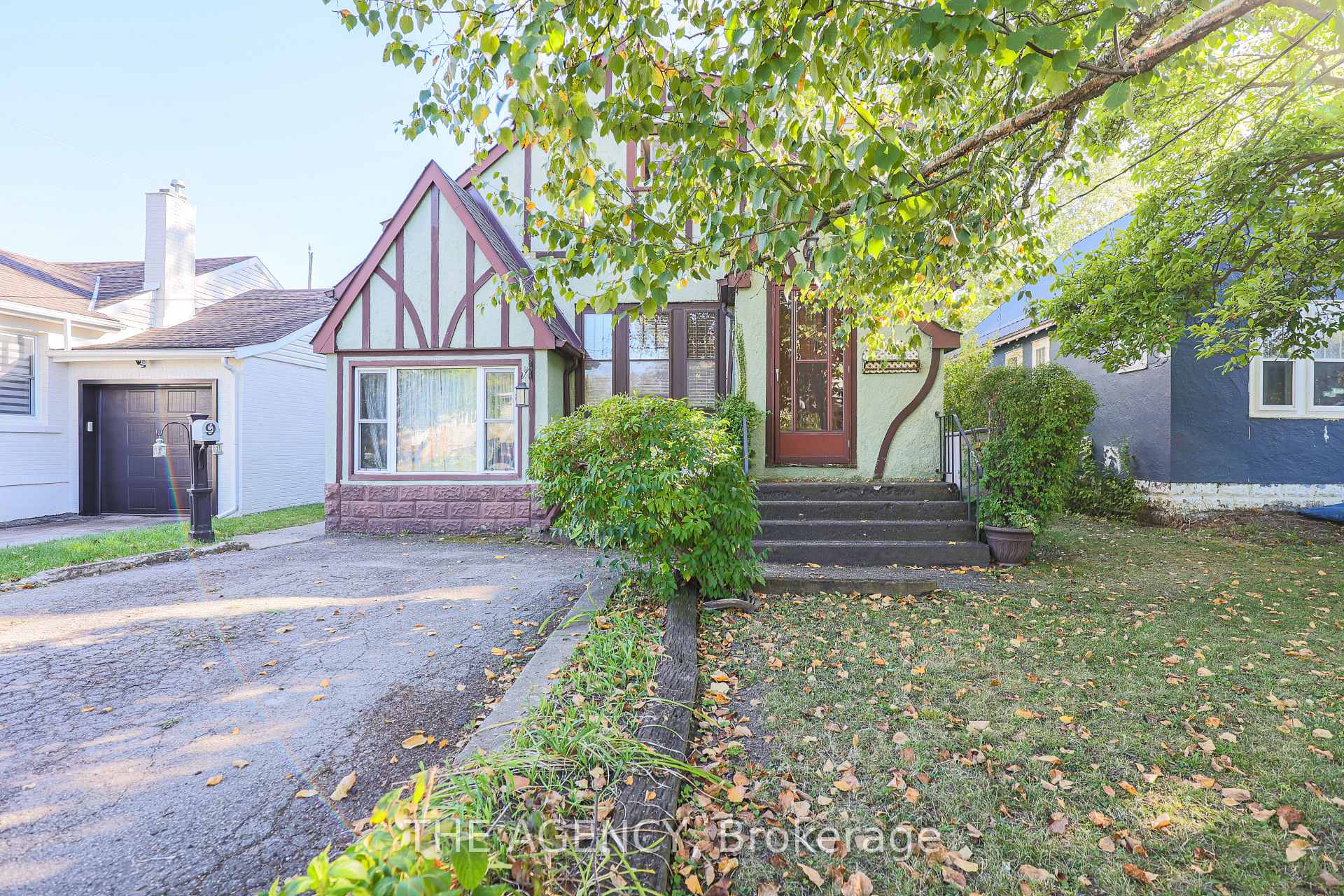 Photo 3 of 9 Wade Street, Welland, Broadway — HOMEH