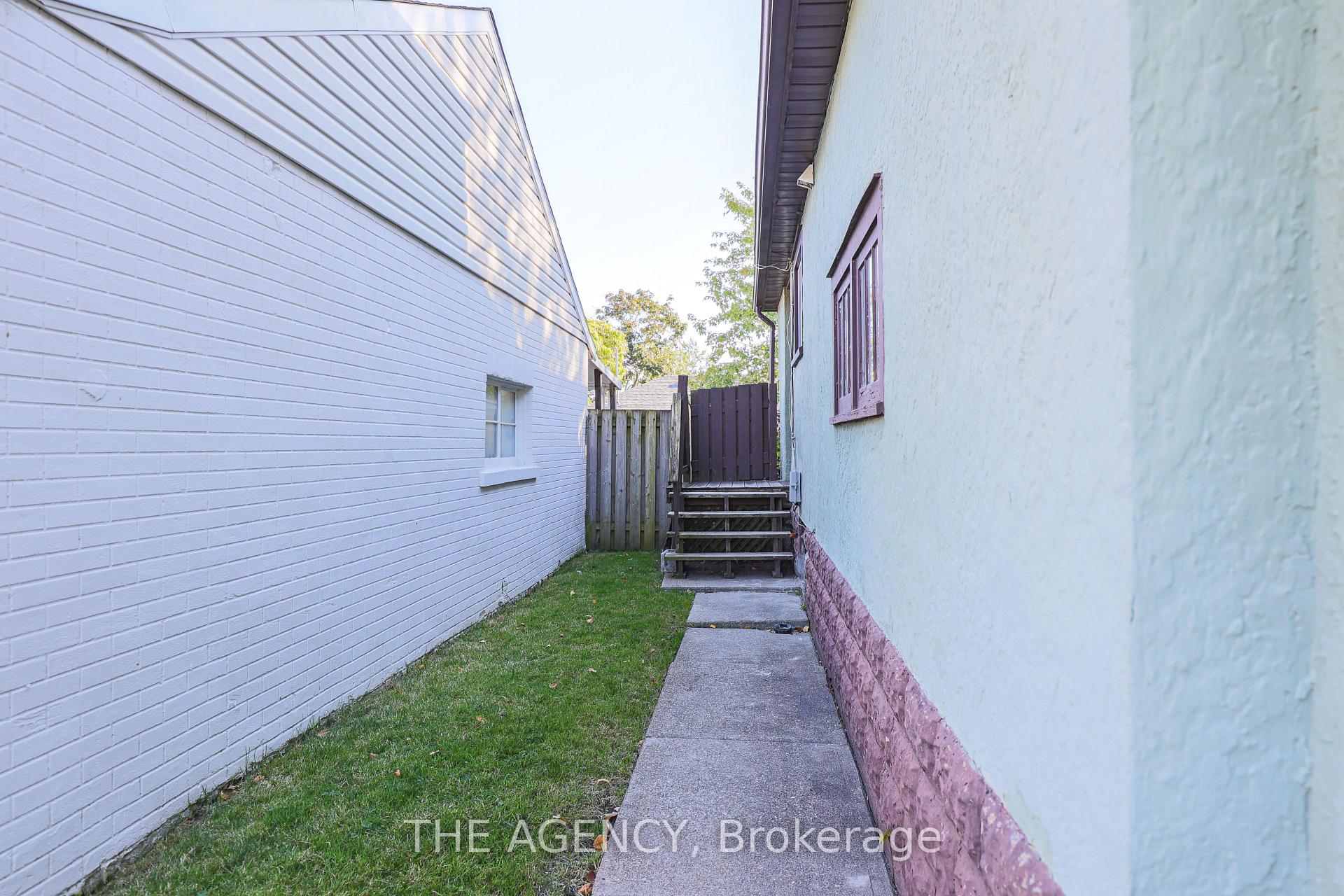 Photo 10 of 9 Wade Street, Welland, Broadway — HOMEH
