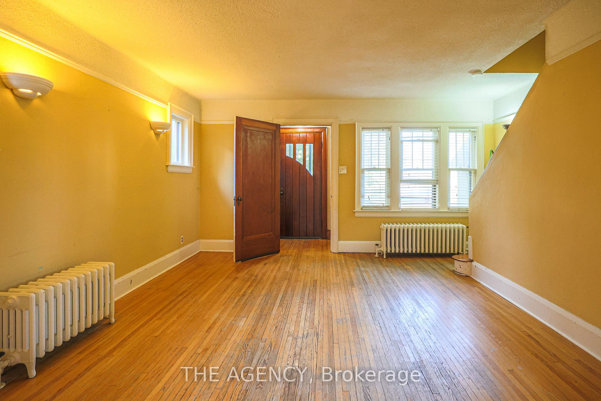 Photo 22 of 9 Wade Street, Welland, Broadway — HOMEH