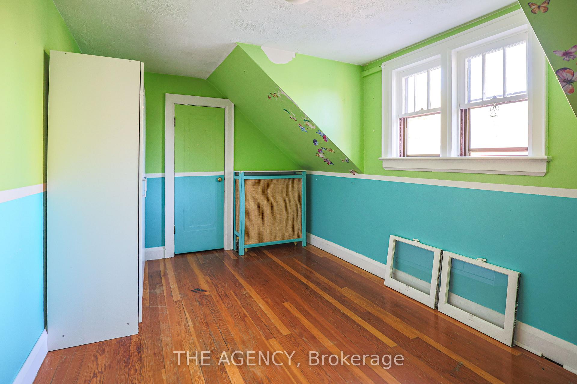 Photo 26 of 9 Wade Street, Welland, Broadway — HOMEH