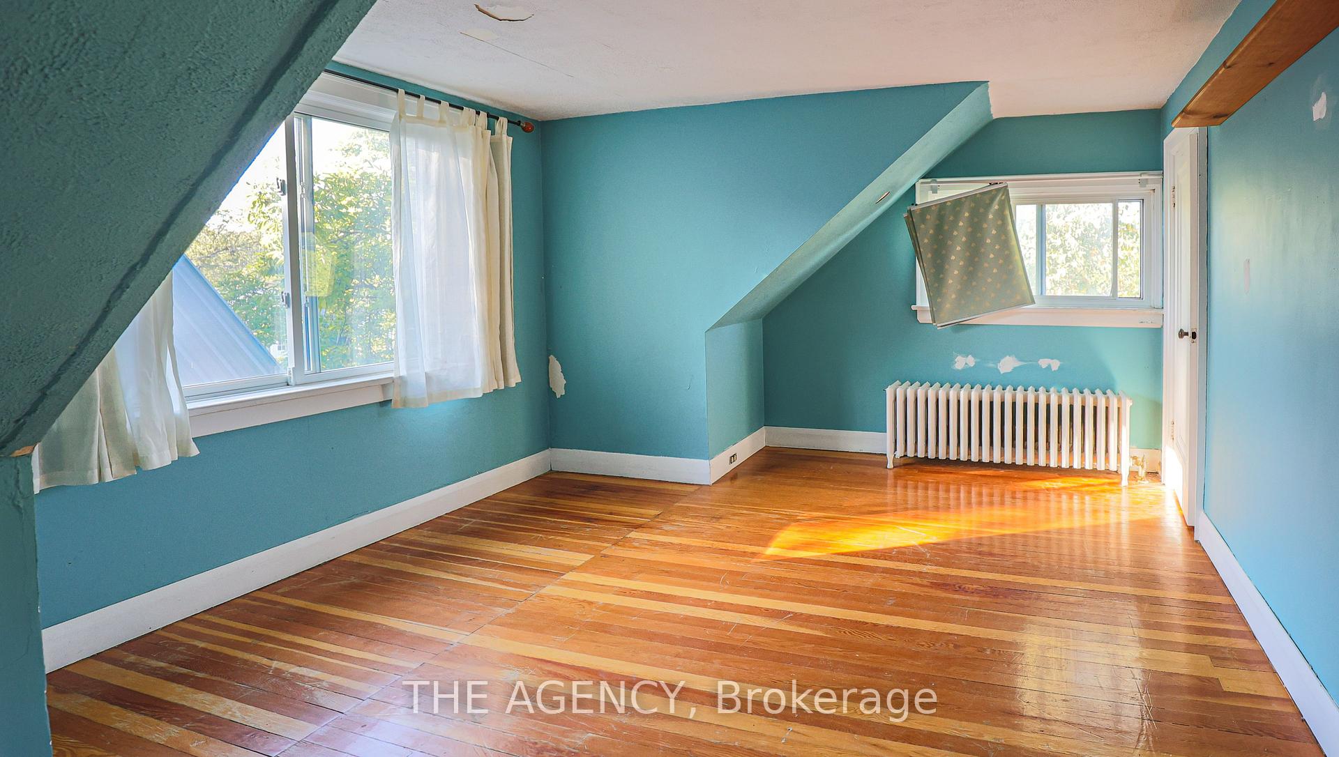 Photo 32 of 9 Wade Street, Welland, Broadway — HOMEH