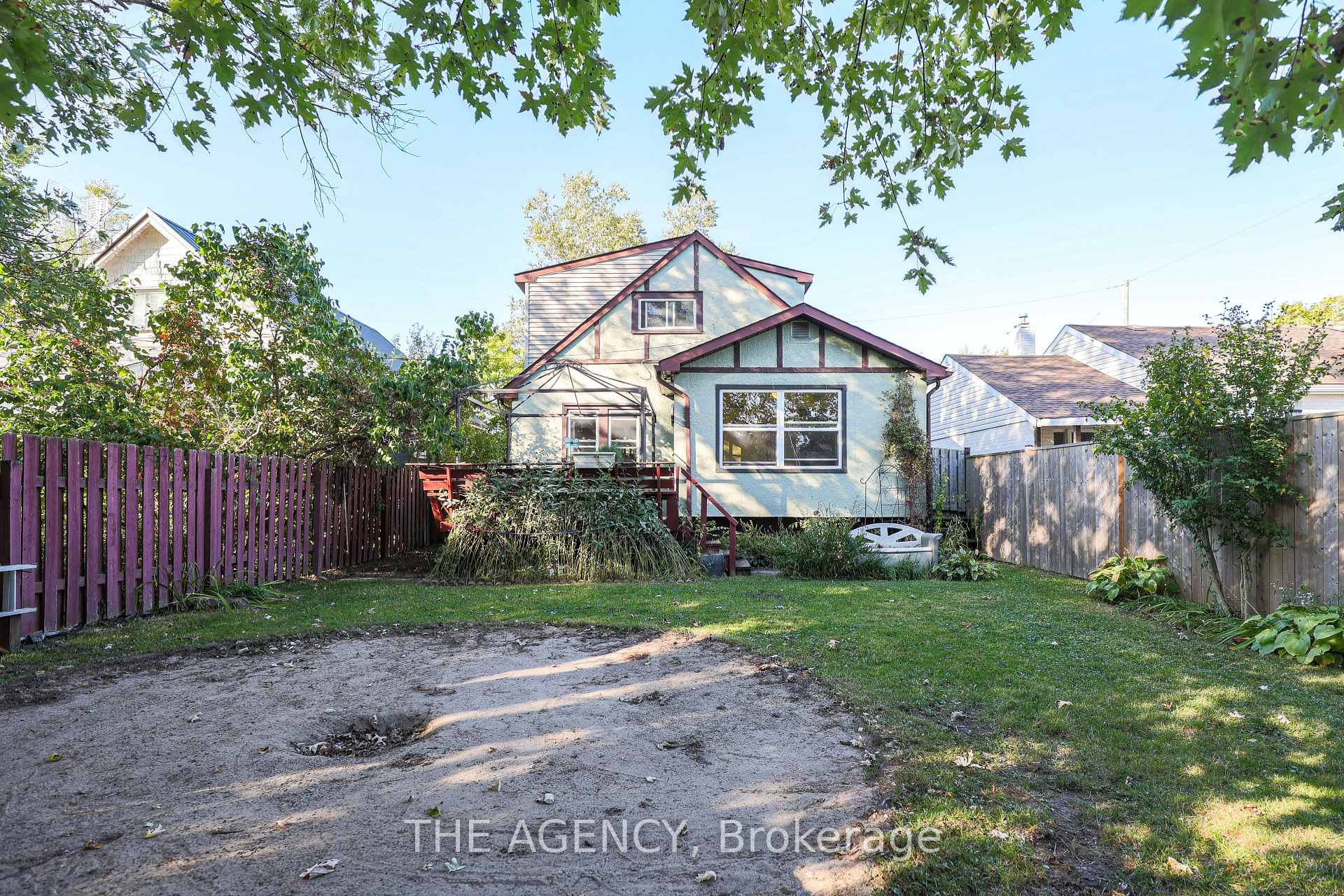 Photo 34 of 9 Wade Street, Welland, Broadway — HOMEH