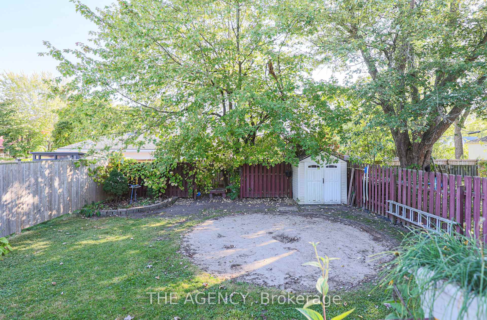 Photo 36 of 9 Wade Street, Welland, Broadway — HOMEH