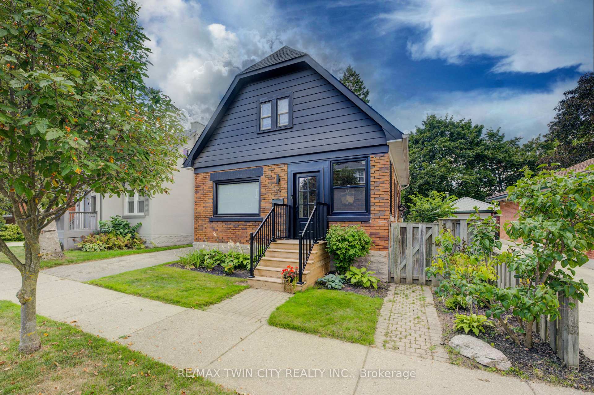 Photo 2 of 19 Dunbar Road N, Waterloo — HOMEH